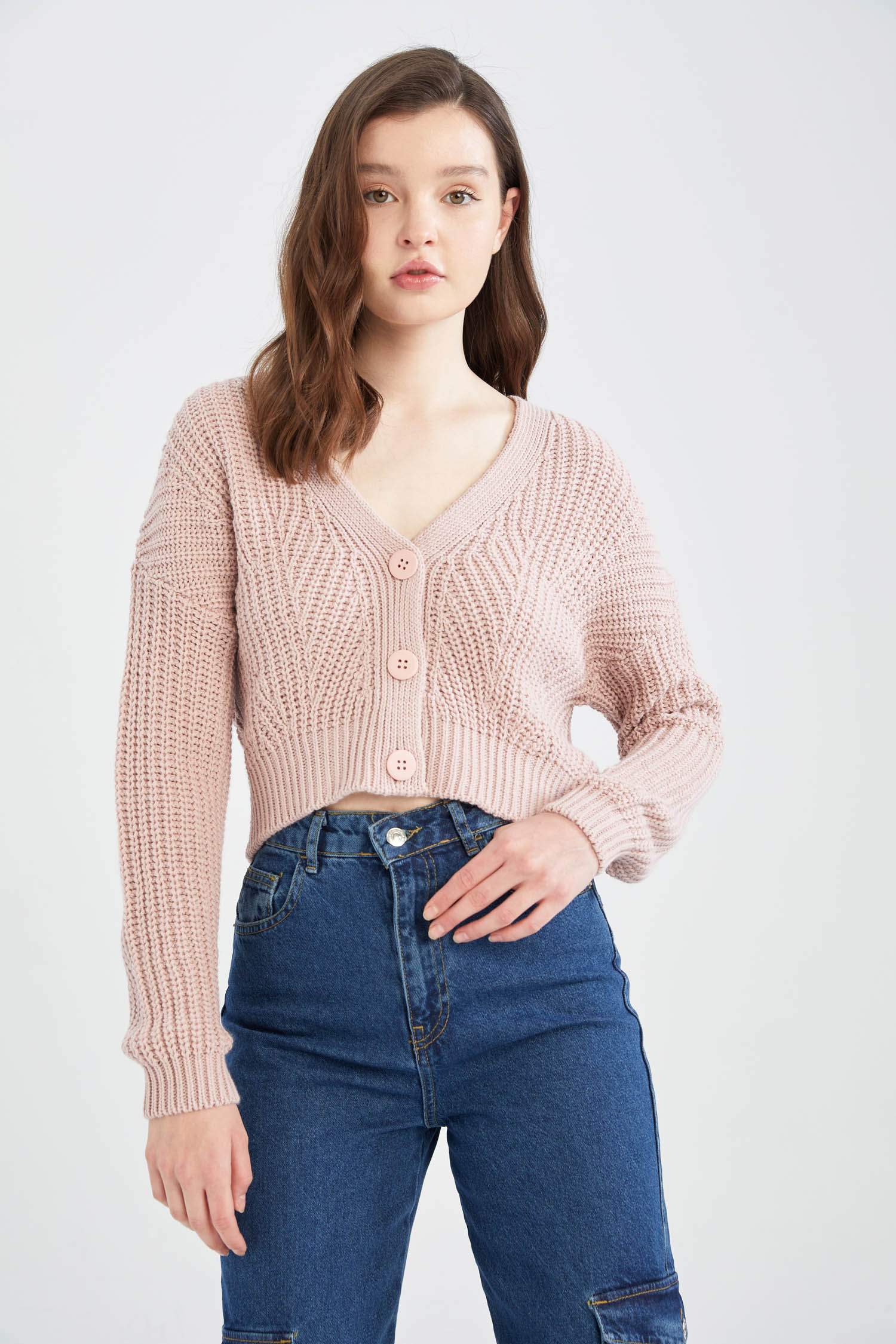 جاكيت صوف قصة عادية بياقة V