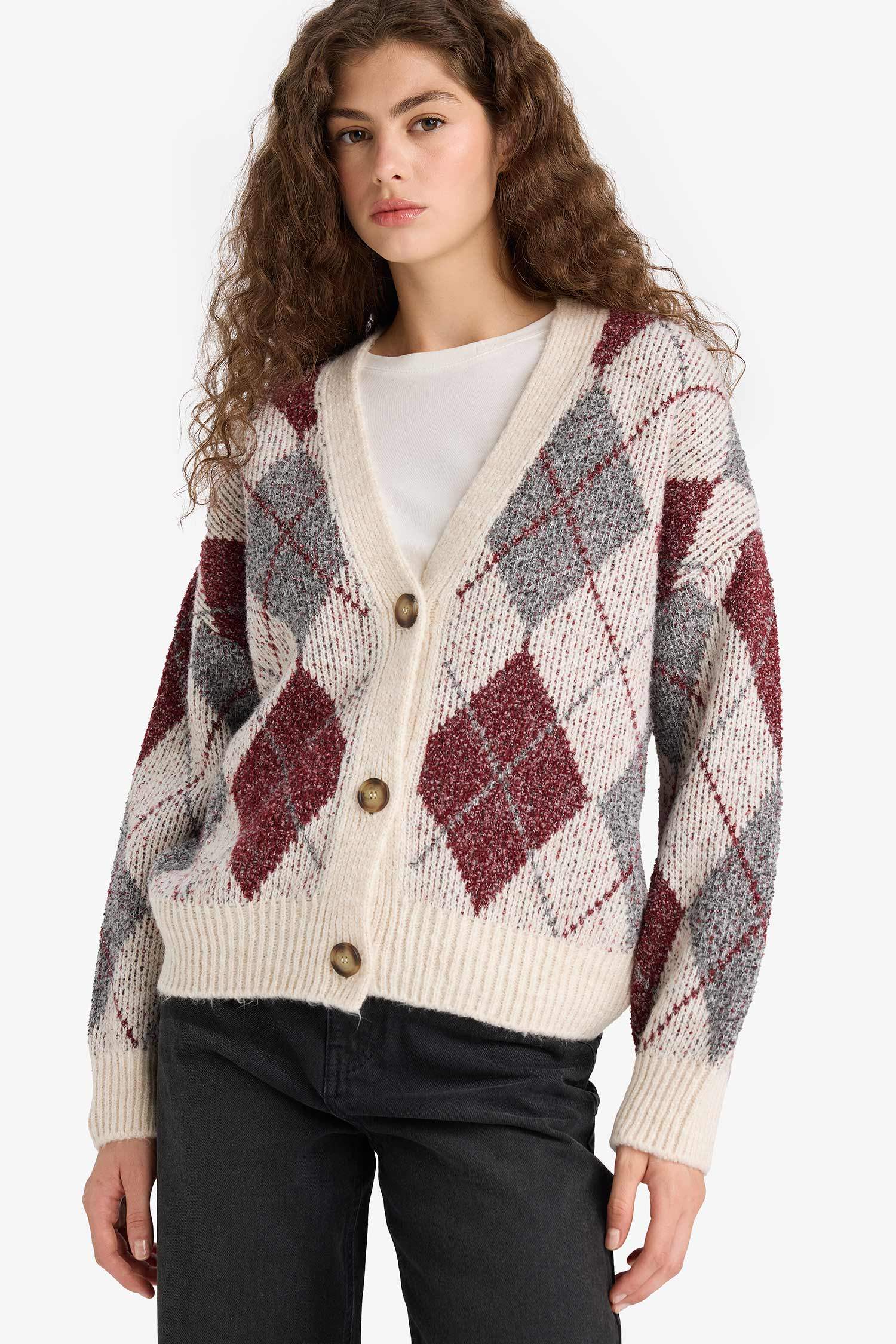 جاكيت تريكو اوفر سايز بياخة V