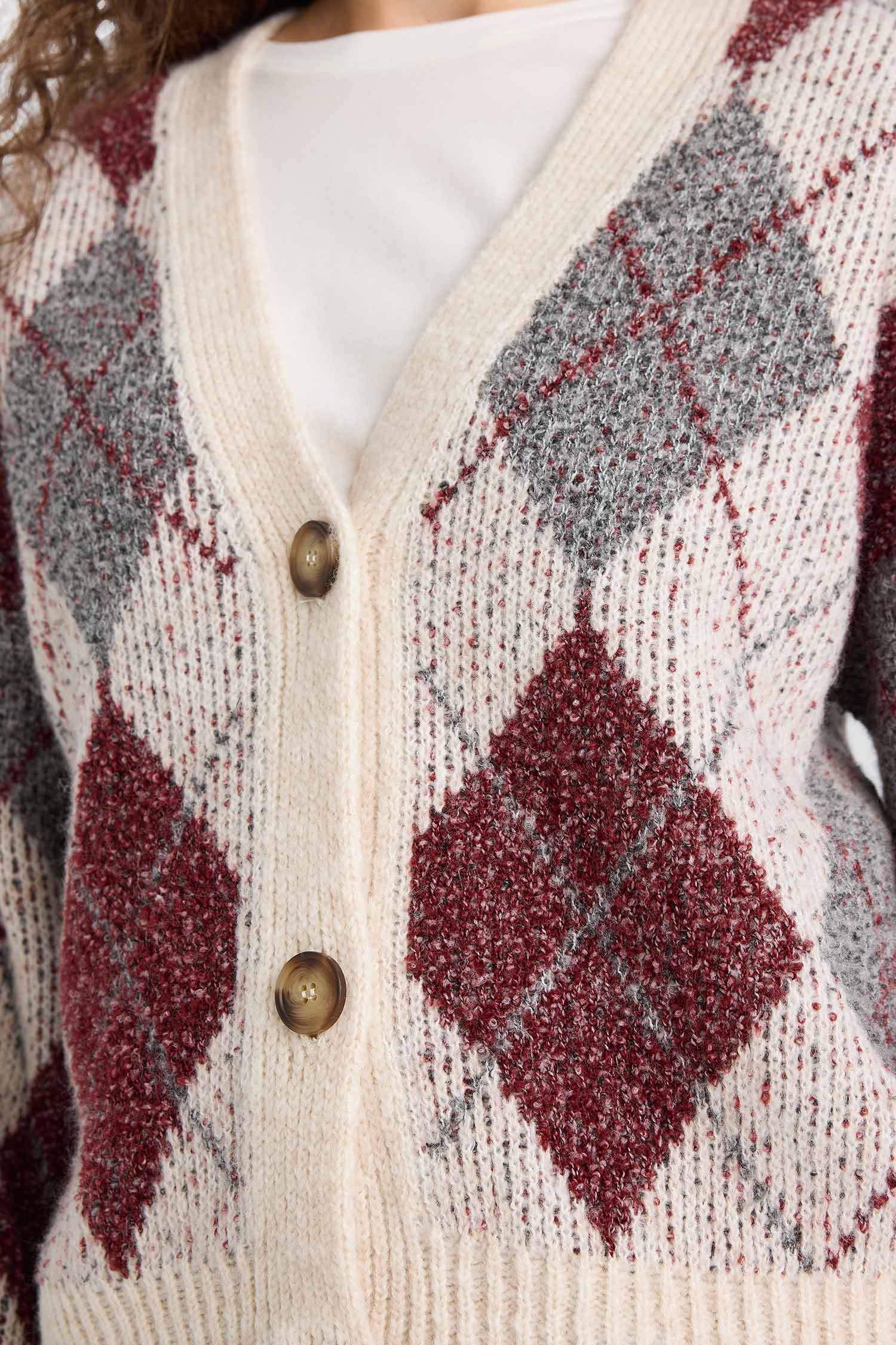 جاكيت تريكو اوفر سايز بياخة V