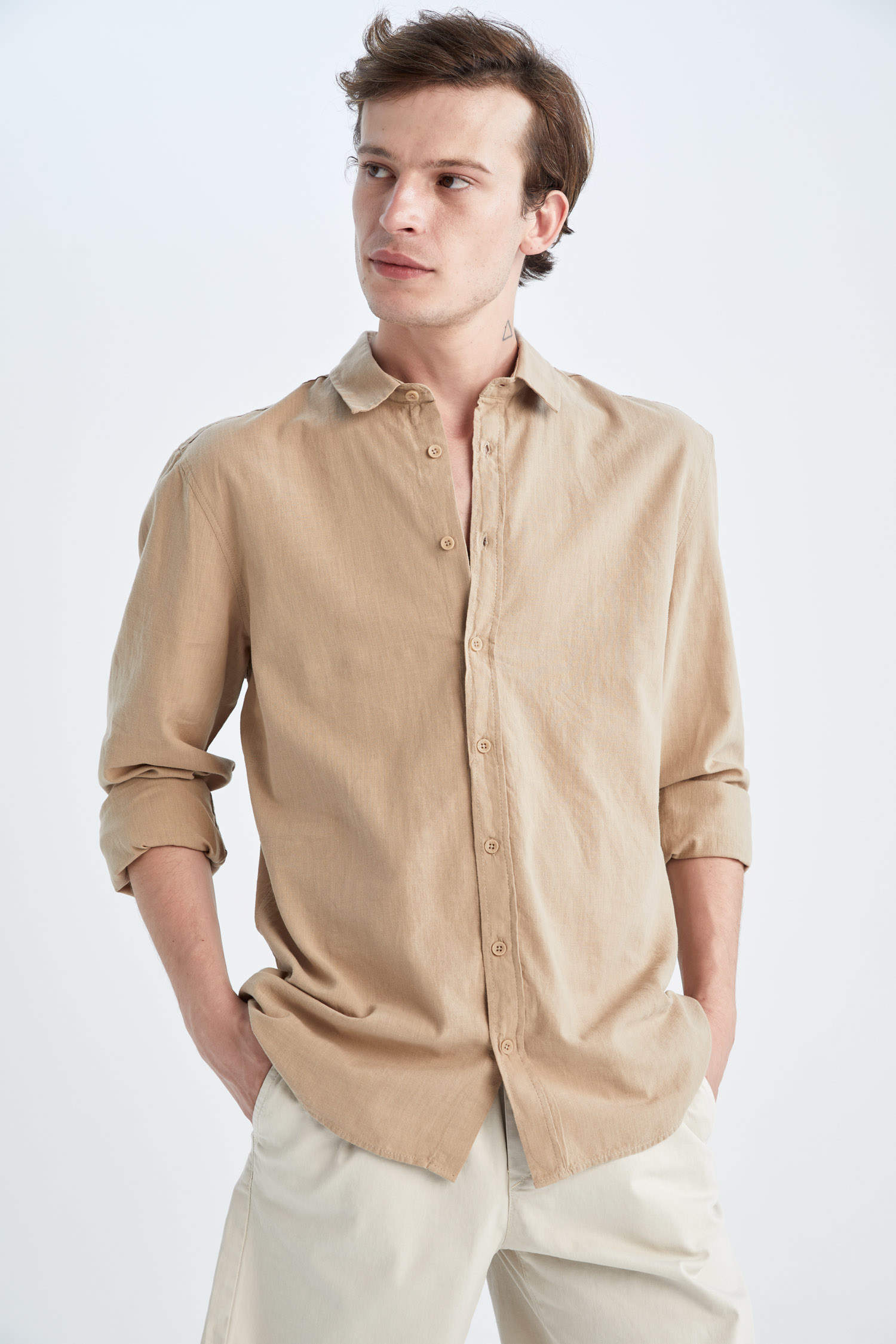 What Shirt Colors Go With Beige, Tan, And Cream Pants? • Ready Sleek