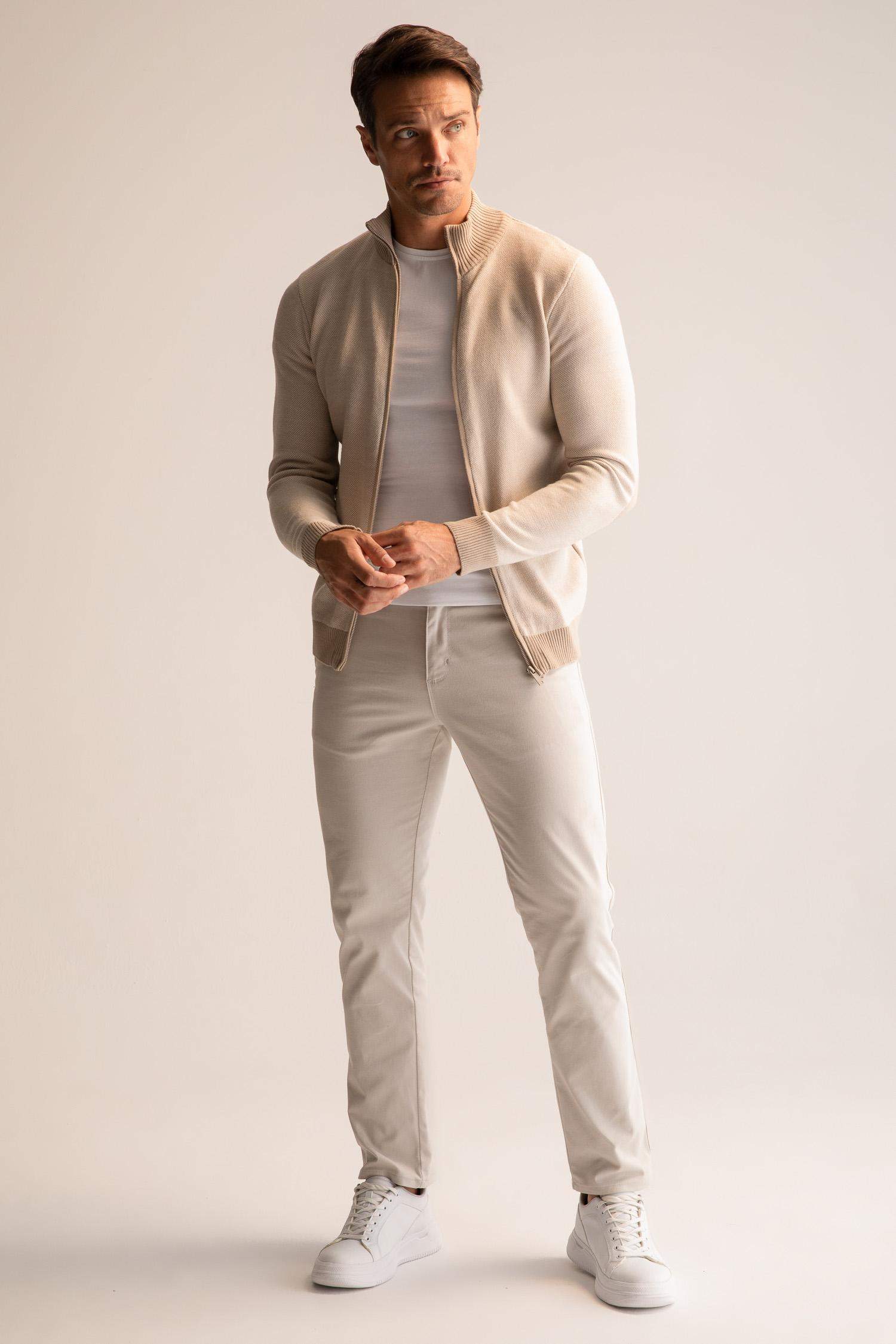 Bej Standart Fit Normal Kesim Dik Yaka Fermuarlı Triko Hırka