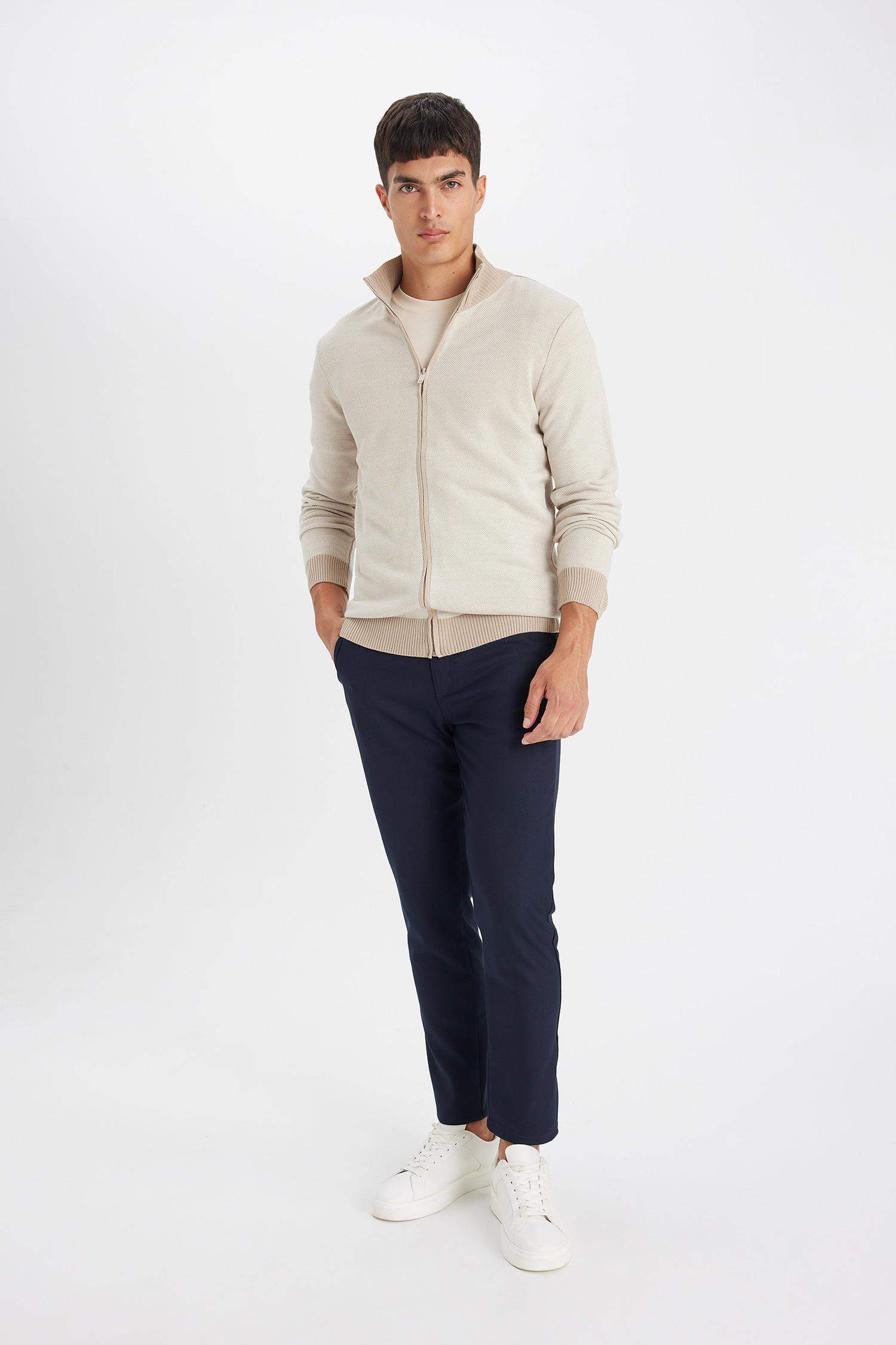 Bej Standart Fit Normal Kesim Dik Yaka Fermuarlı Triko Hırka