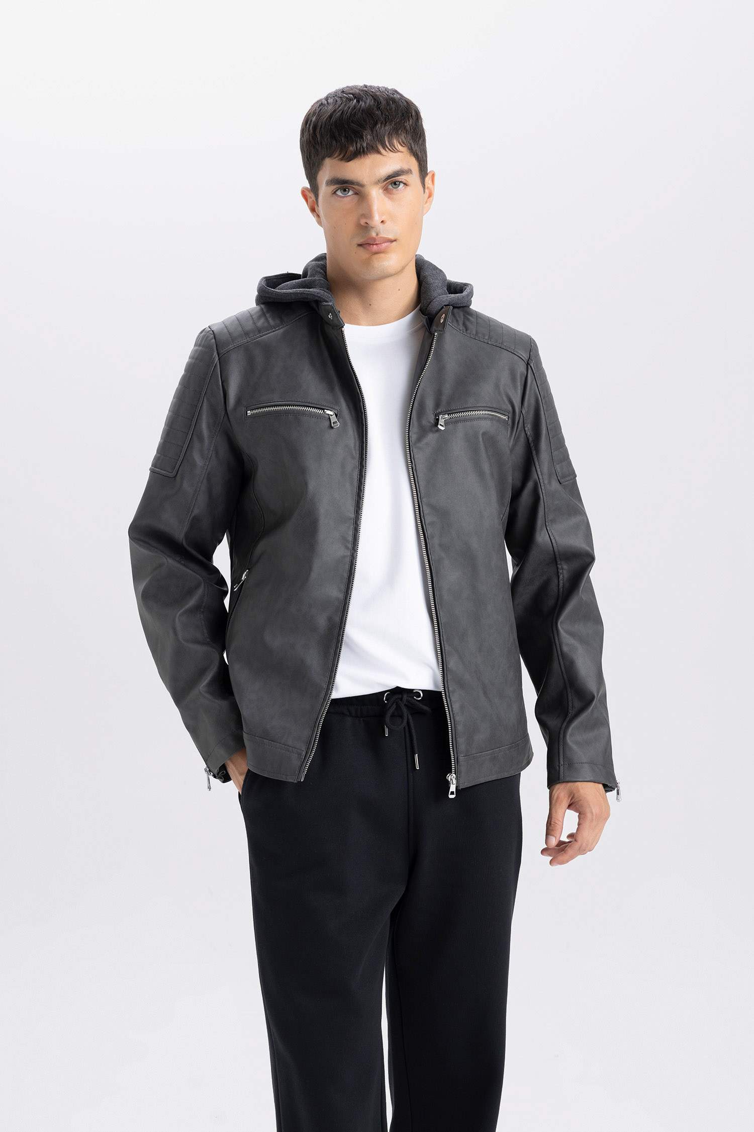 Su İtici Slim Fit Dar Kesim Çıkarılabilir Kapüşonlu Fermuarlı Cepli Suni Deri Ceket Mont