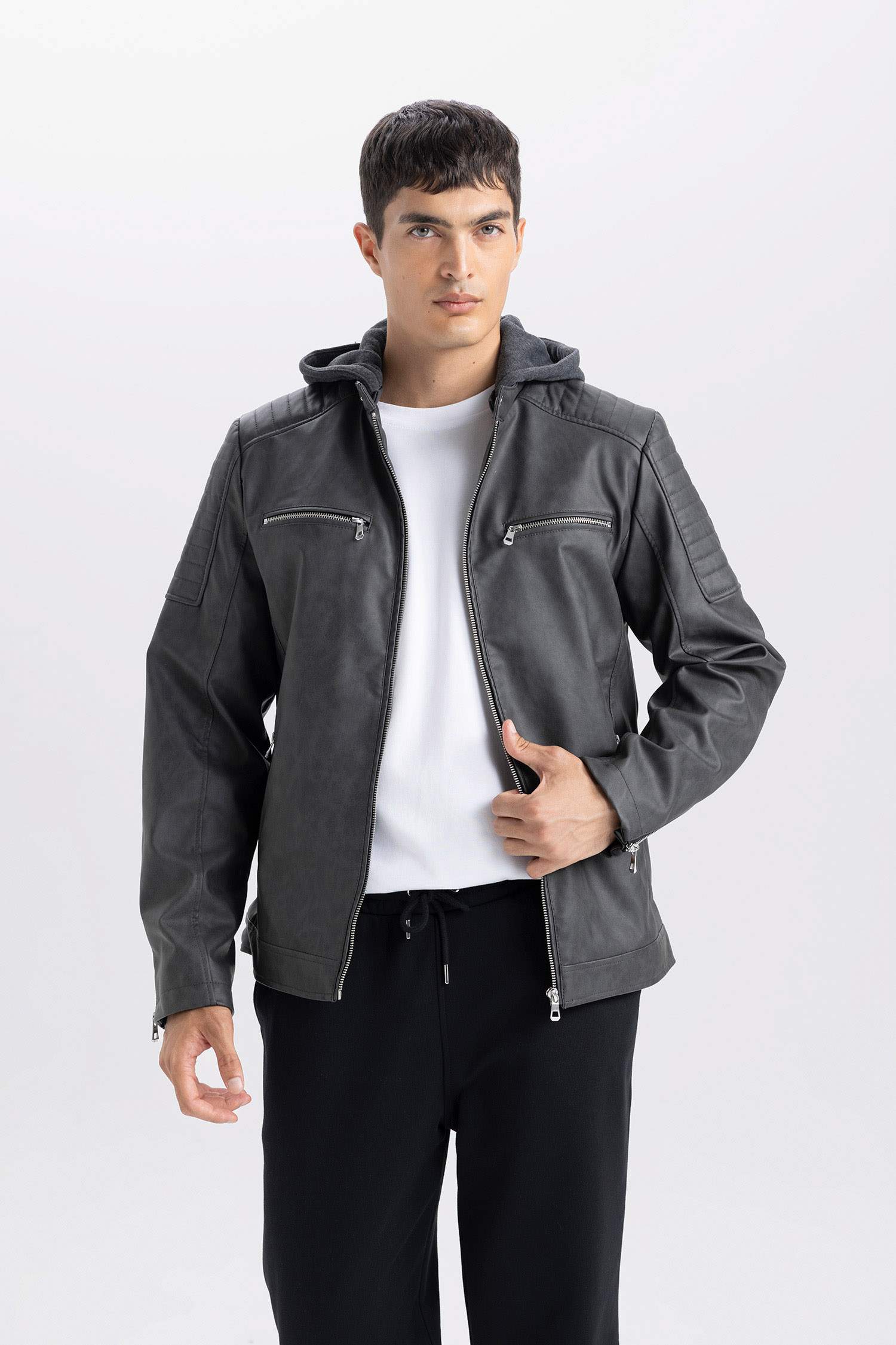 Su İtici Slim Fit Dar Kesim Çıkarılabilir Kapüşonlu Fermuarlı Cepli Suni Deri Ceket Mont