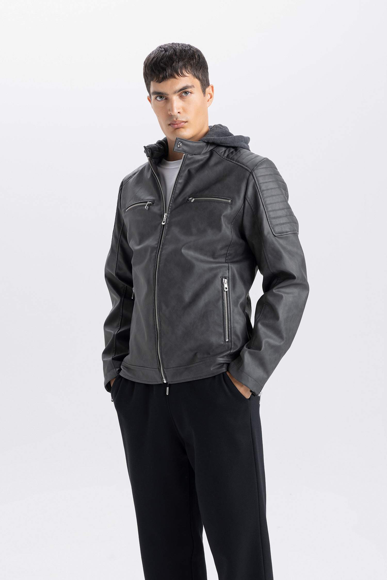 Su İtici Slim Fit Dar Kesim Çıkarılabilir Kapüşonlu Fermuarlı Cepli Suni Deri Ceket Mont