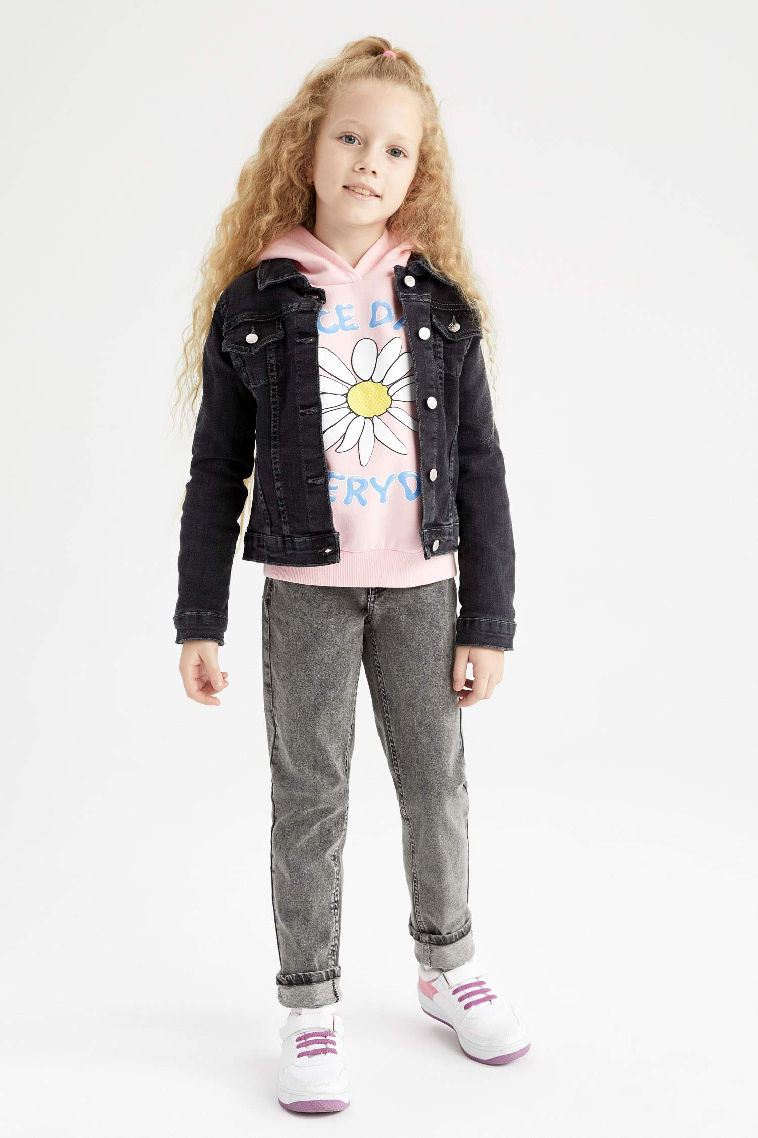 جاكيت جينز بناتي قصة عادية