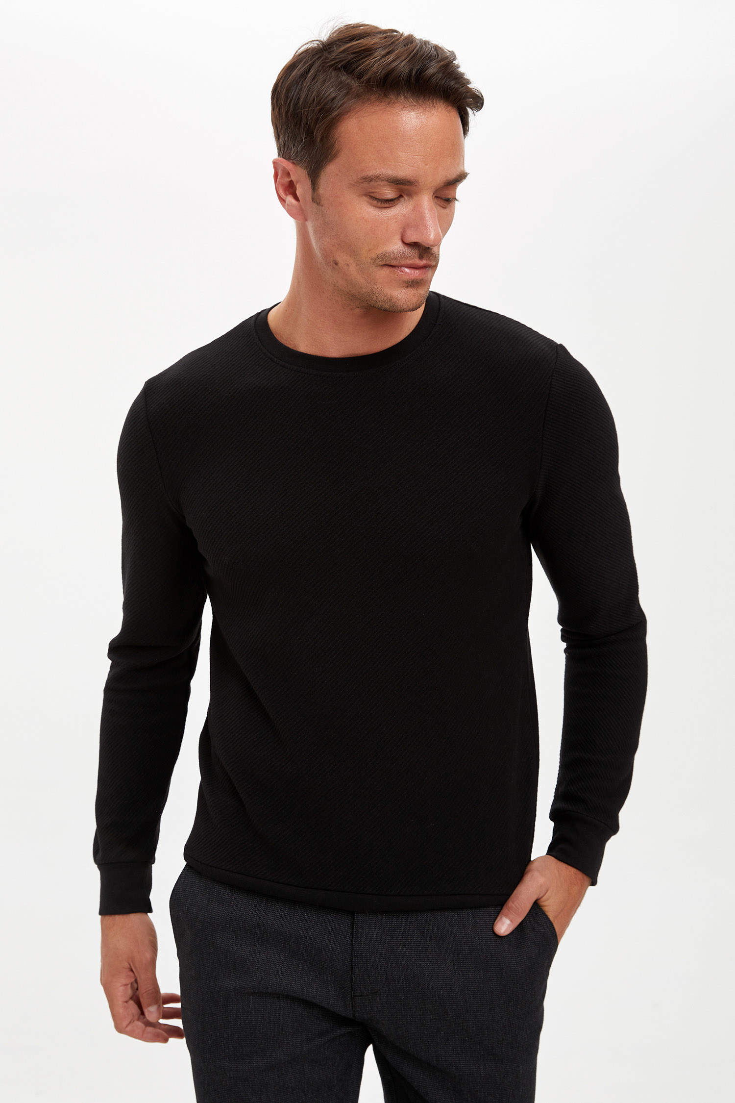Black MAN Slim Fit Crew Neck Sweatshirt 1466760 | DeFacto