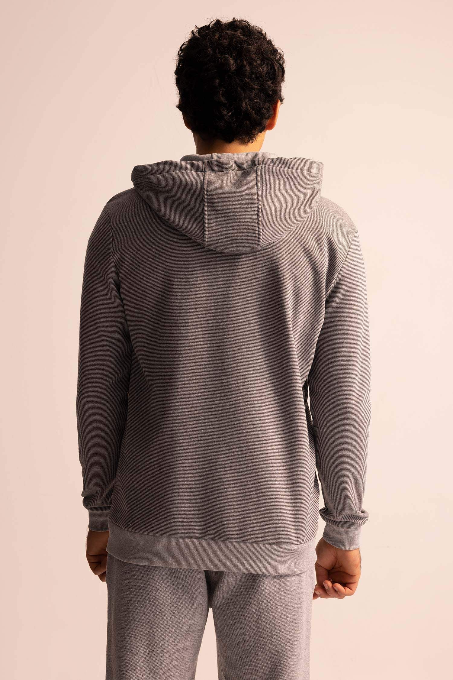 Кардиган приталенного кроя с капюшоном