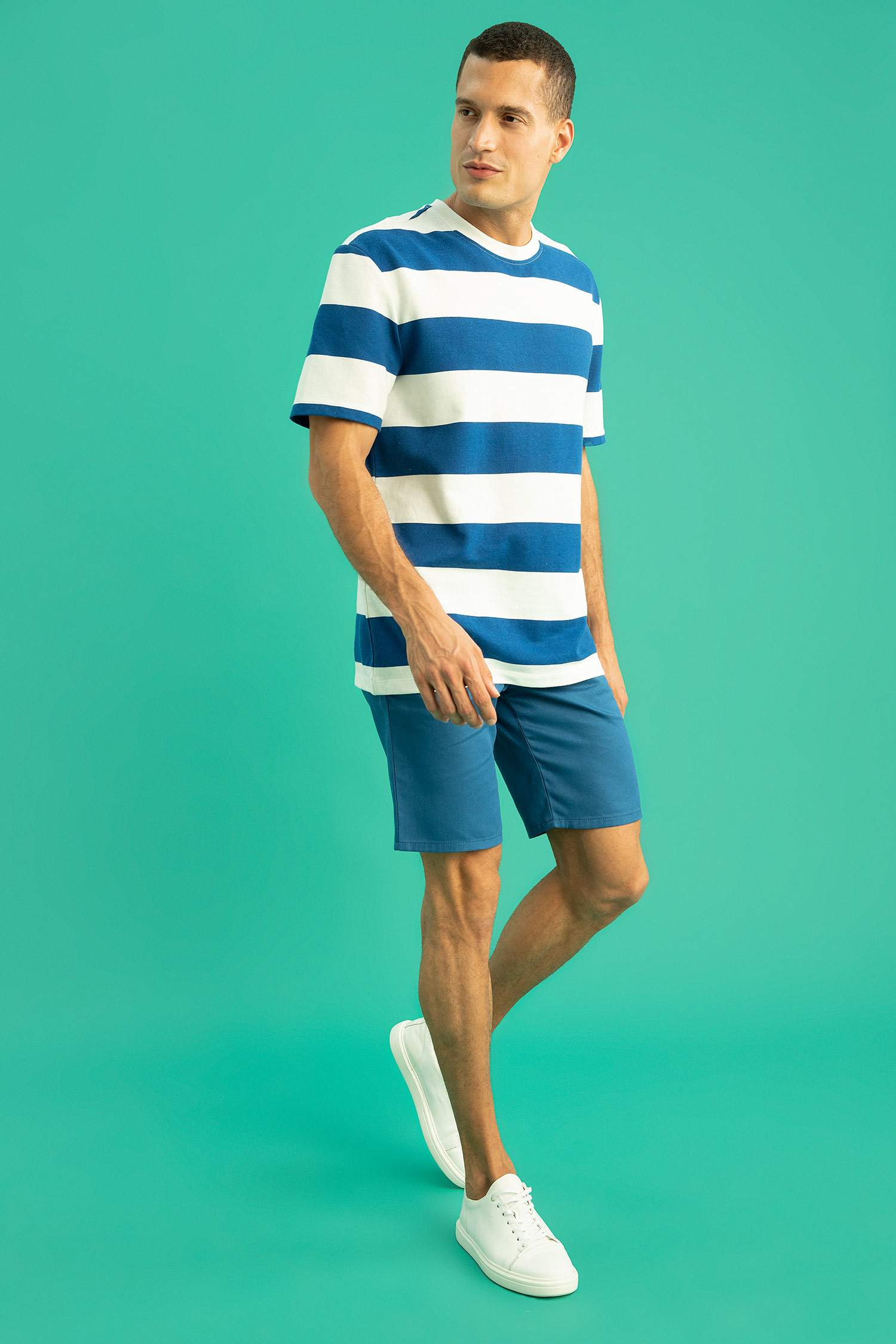 شورت برمودا قصة عادية