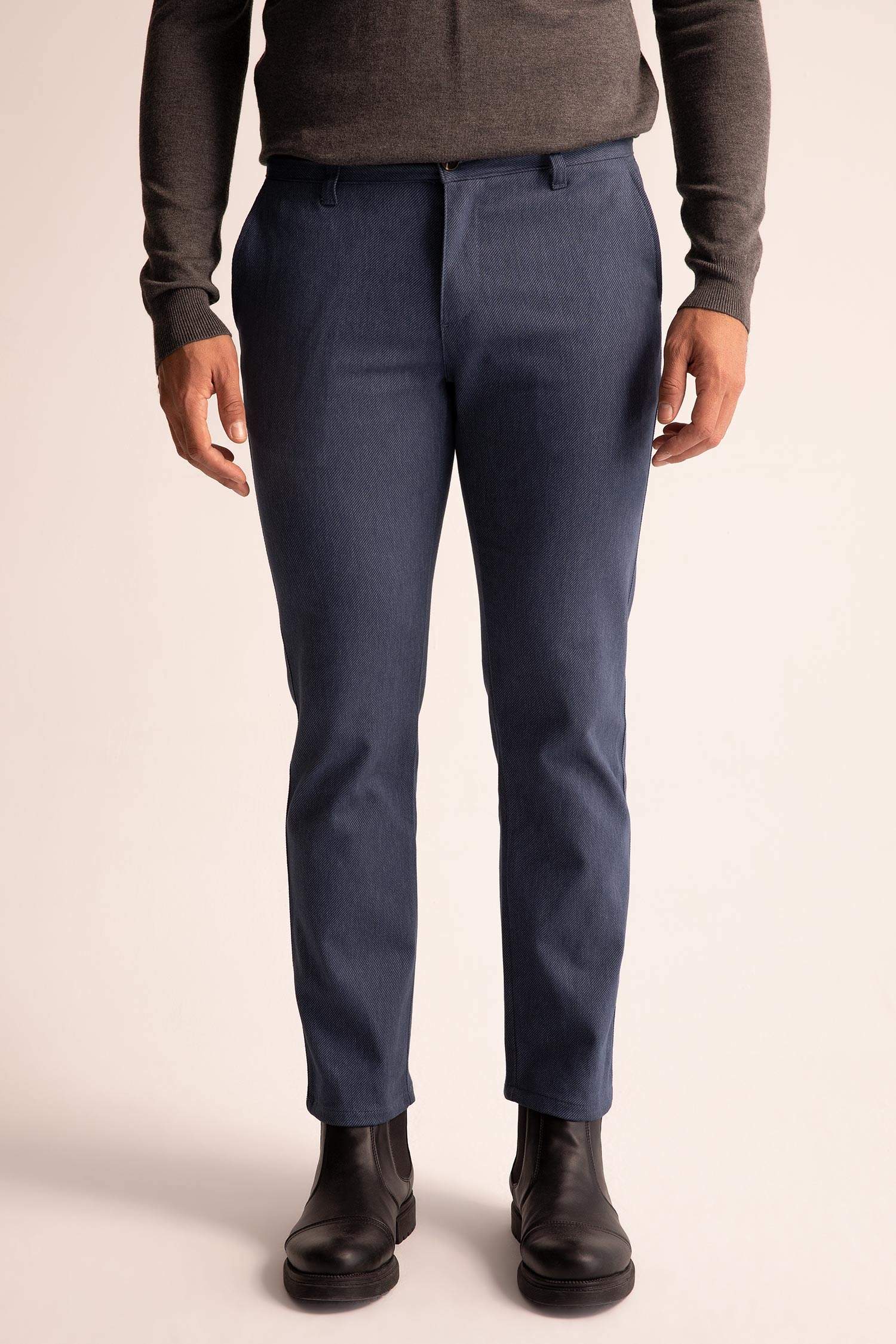 Indigo MEN Regular Fit Pants 2642152 | DeFacto