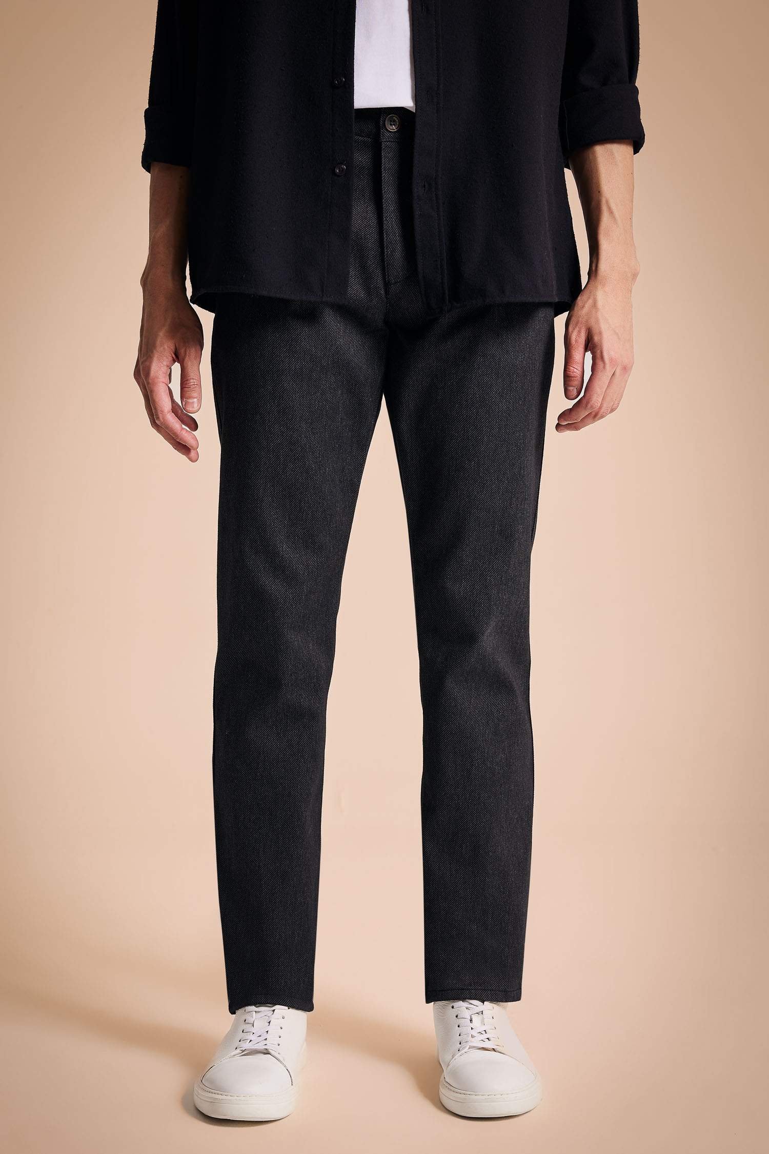 بنطلون بقصة عادية