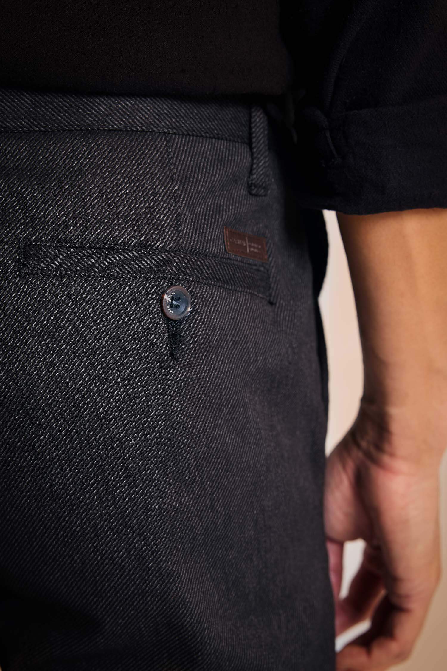 بنطلون بقصة عادية