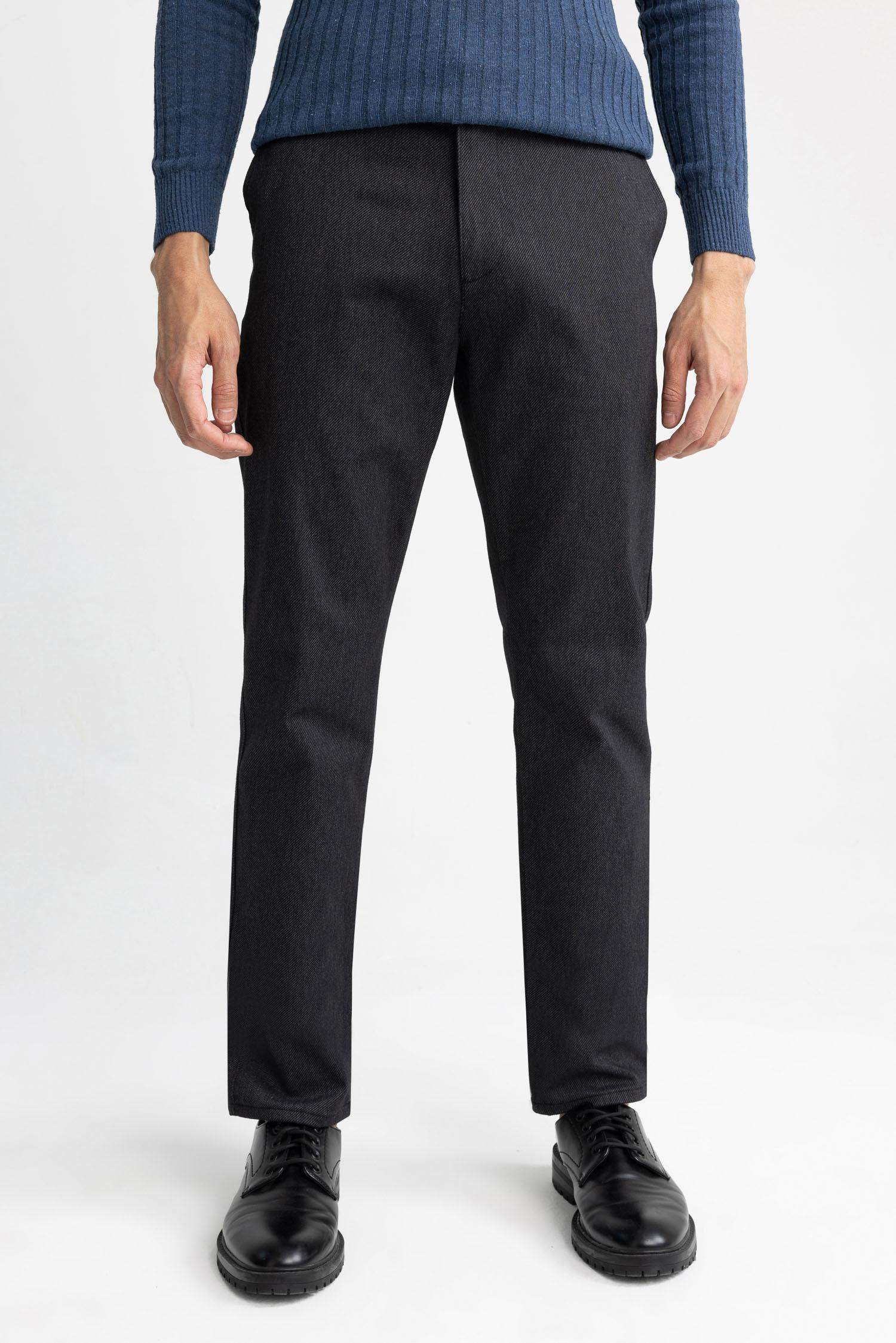 بنطلون بقصة عادية