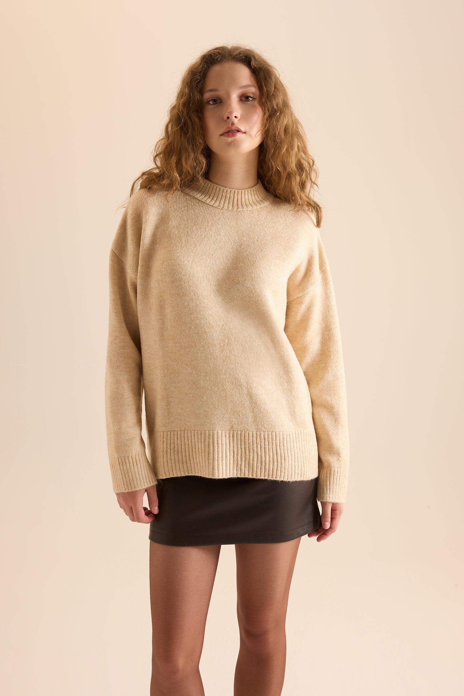 Oversize Geniş Kalıp Yarım Balıkçı Yaka Triko Kazak