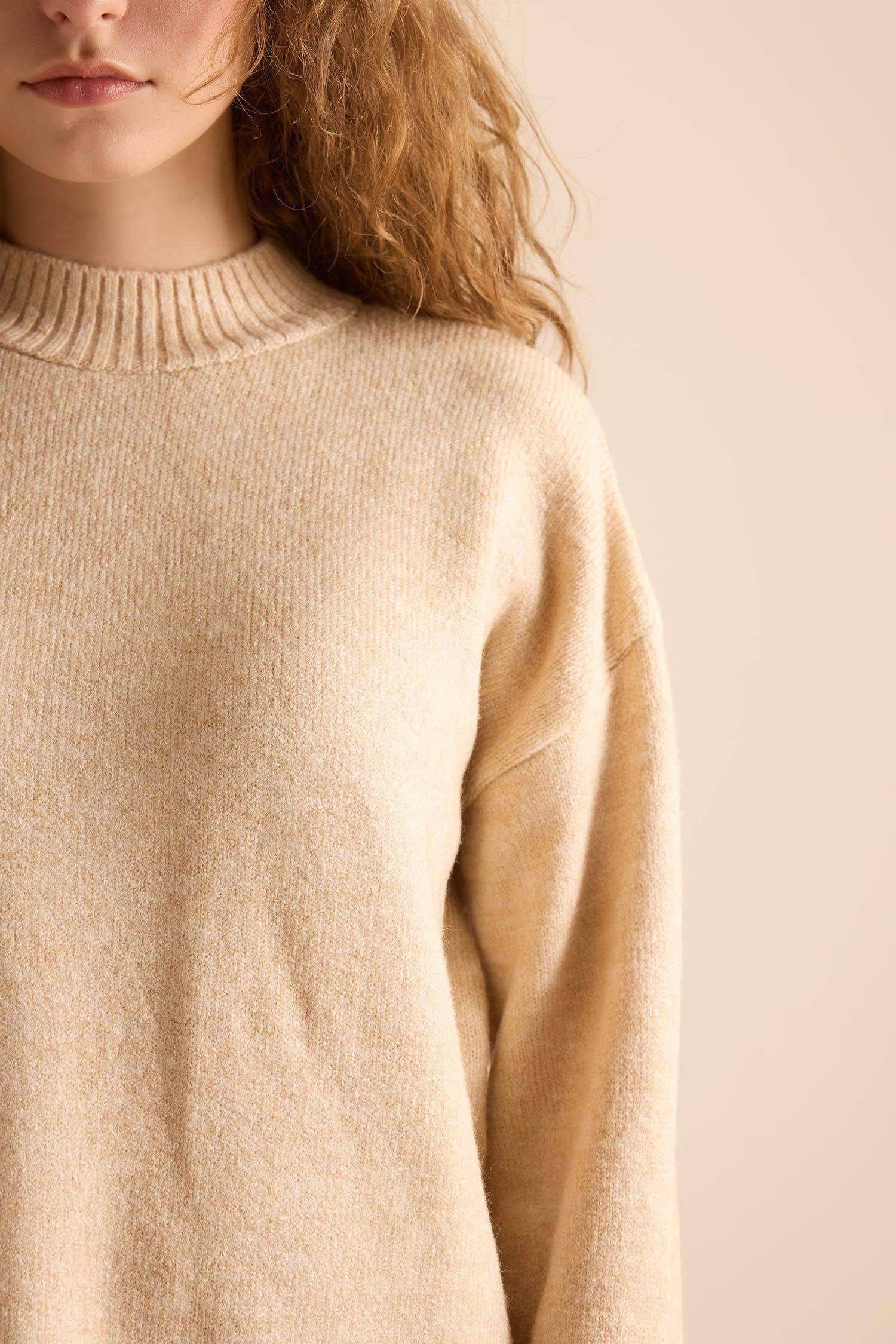 Oversize Geniş Kalıp Yarım Balıkçı Yaka Triko Kazak