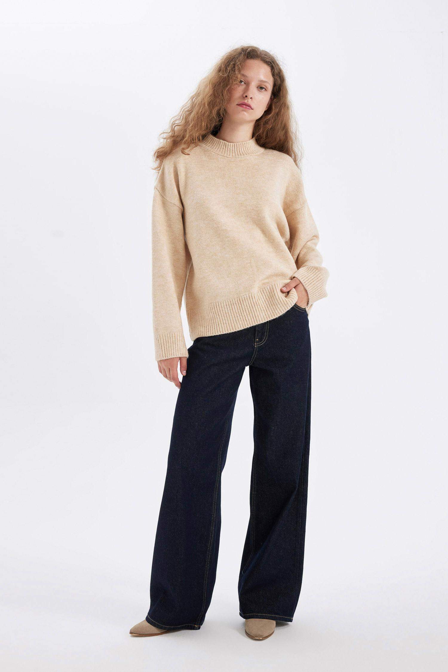 Oversize Geniş Kalıp Yarım Balıkçı Yaka Triko Kazak