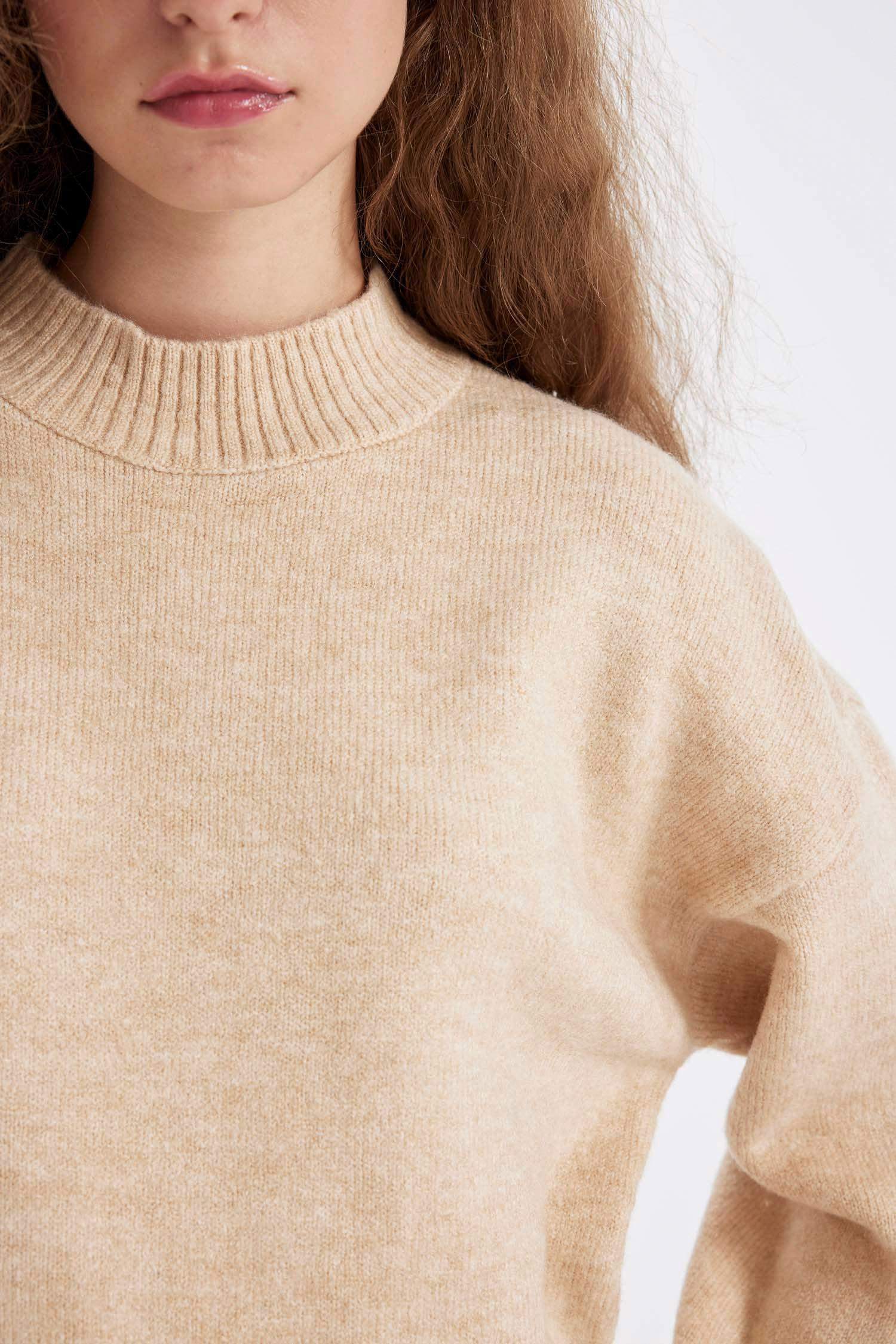 Oversize Geniş Kalıp Yarım Balıkçı Yaka Triko Kazak