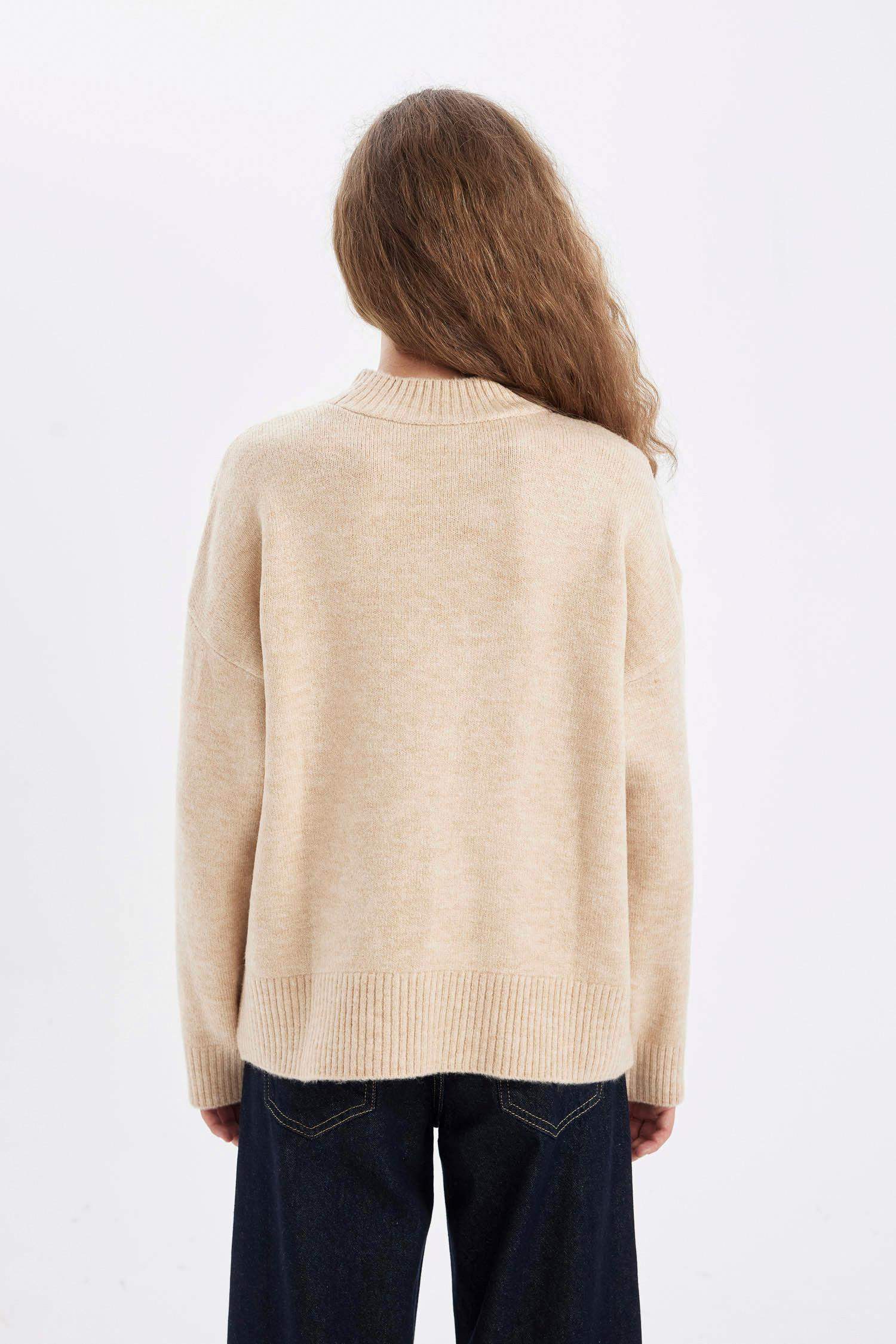 Oversize Geniş Kalıp Yarım Balıkçı Yaka Triko Kazak