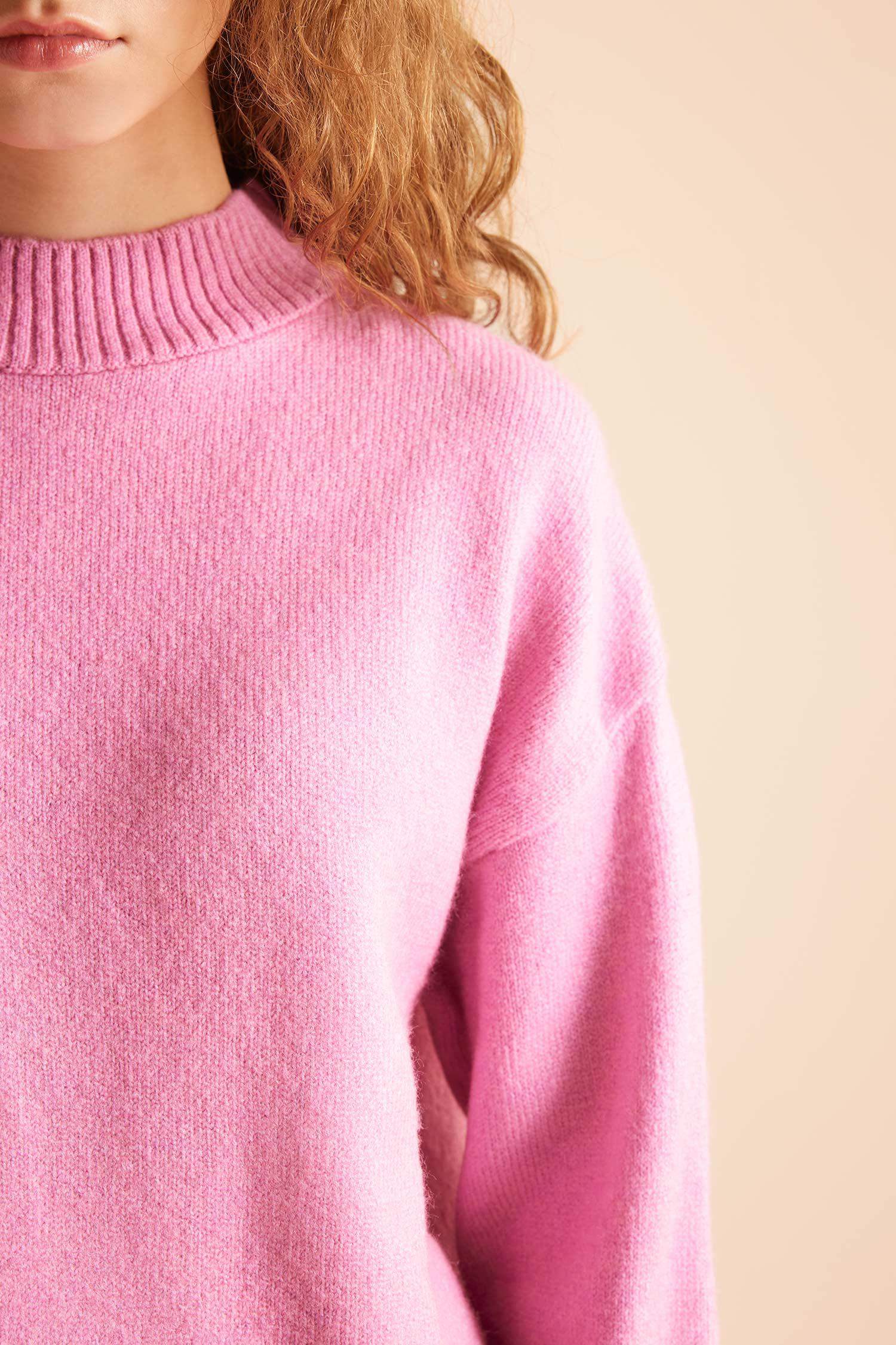 Oversize Geniş Kalıp Yarım Balıkçı Yaka Triko Kazak