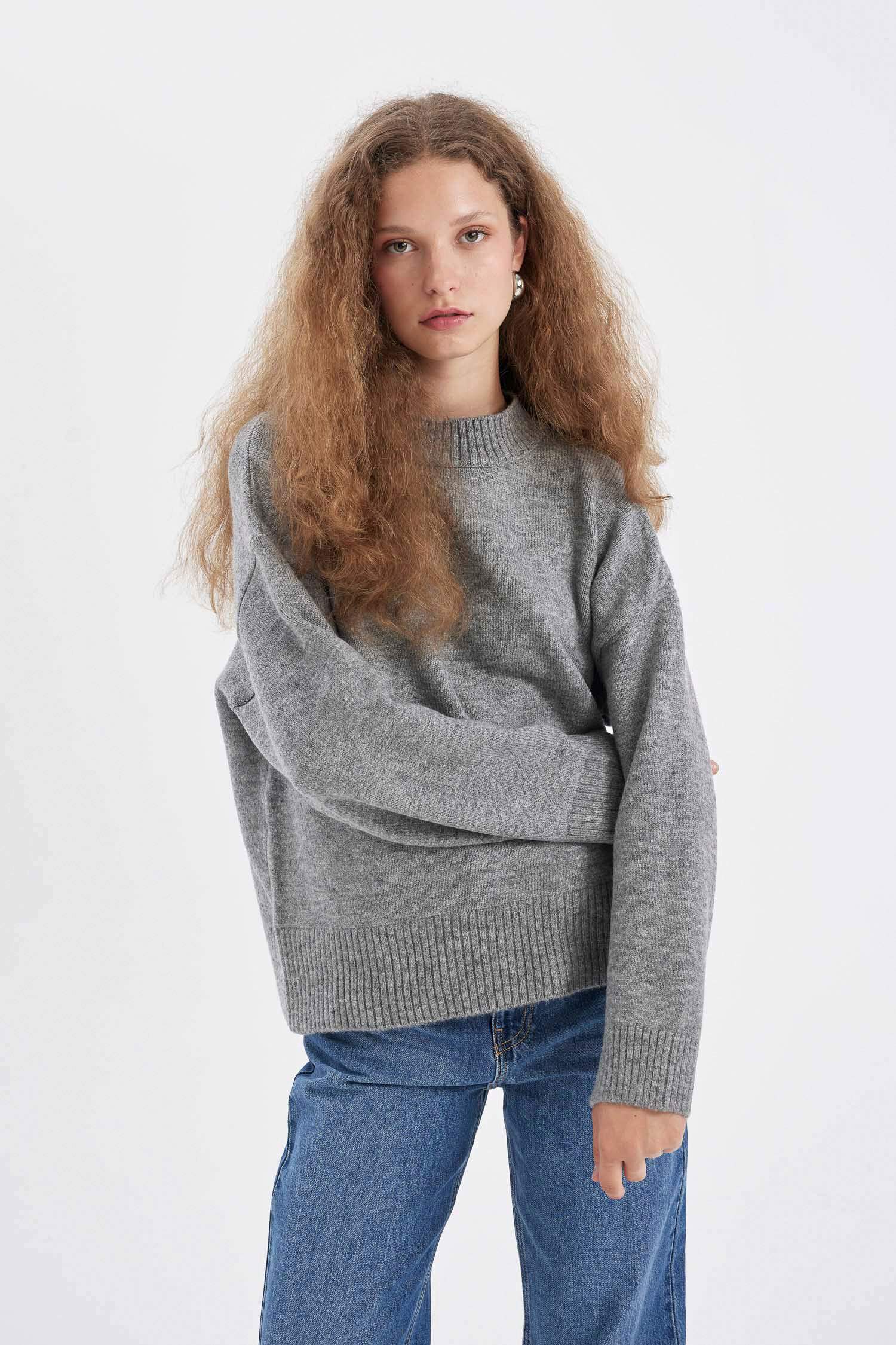 Oversize Geniş Kalıp Yarım Balıkçı Yaka Uzun Triko Kazak