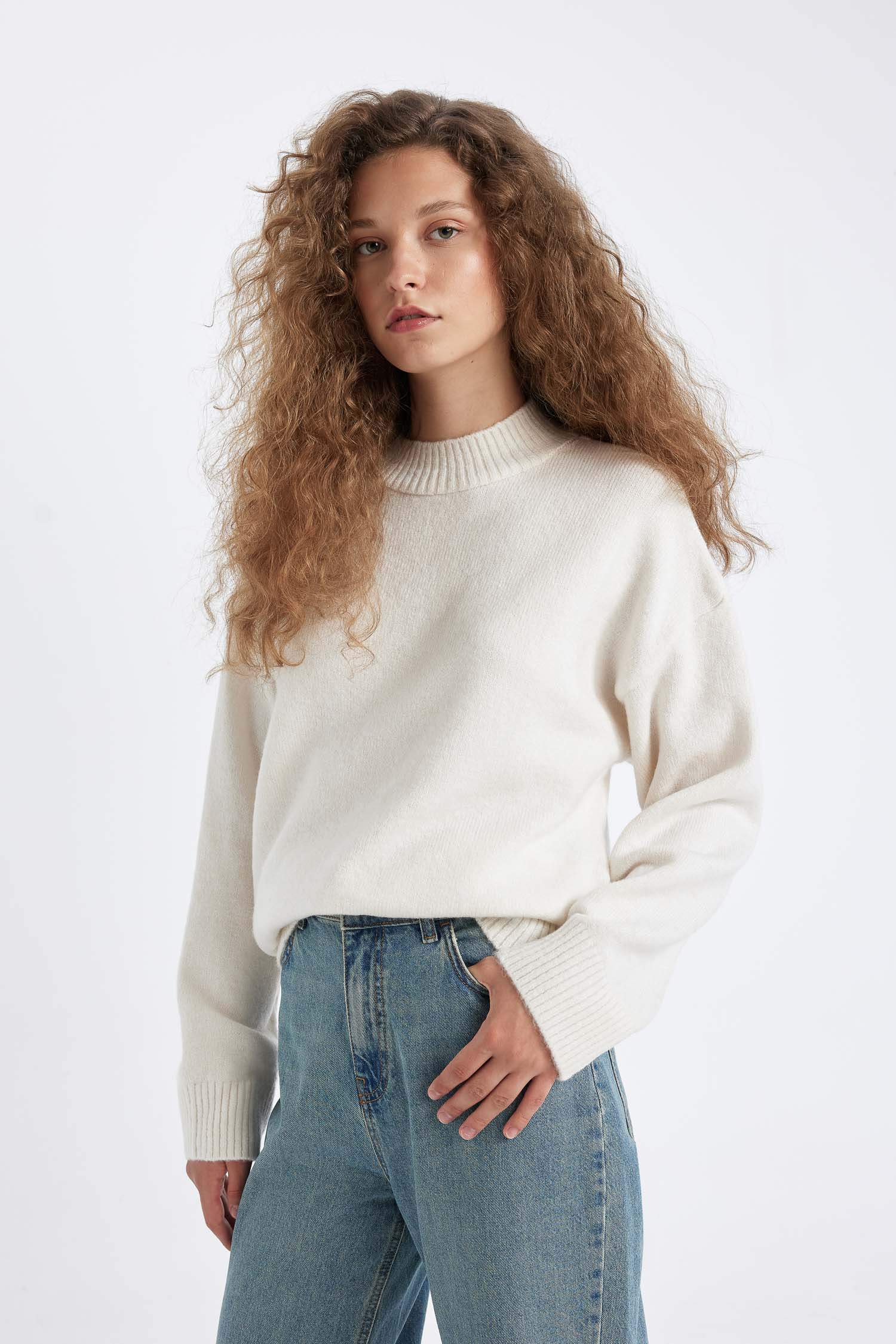 Oversize Geniş Kalıp Yarım Balıkçı Yaka Uzun Triko Kazak