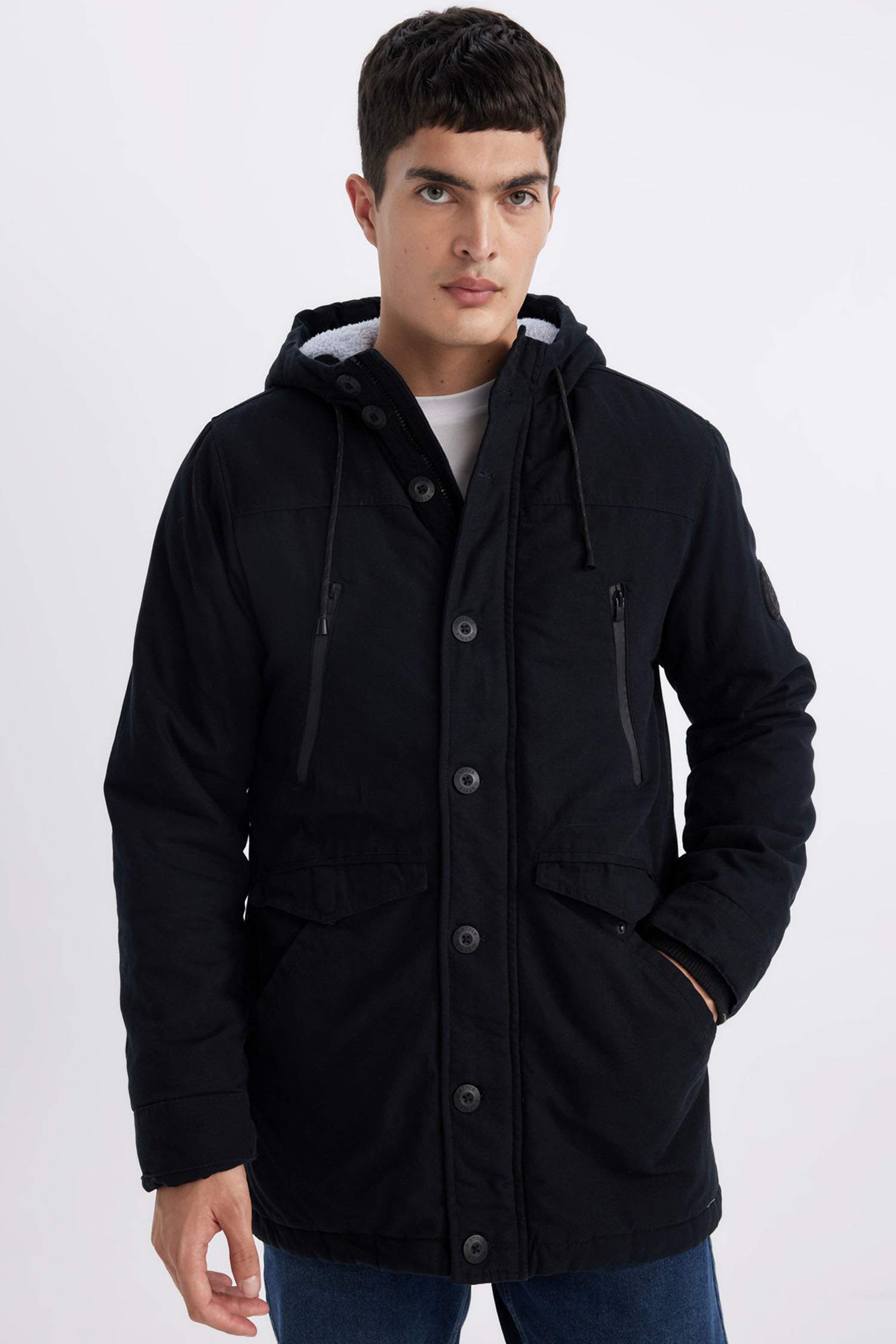 Slim Fit Dar Kesim Kapüşonlu Pelüş Astar Fermuarlı Çıtçı Kapamalı Cepli Mont Parka