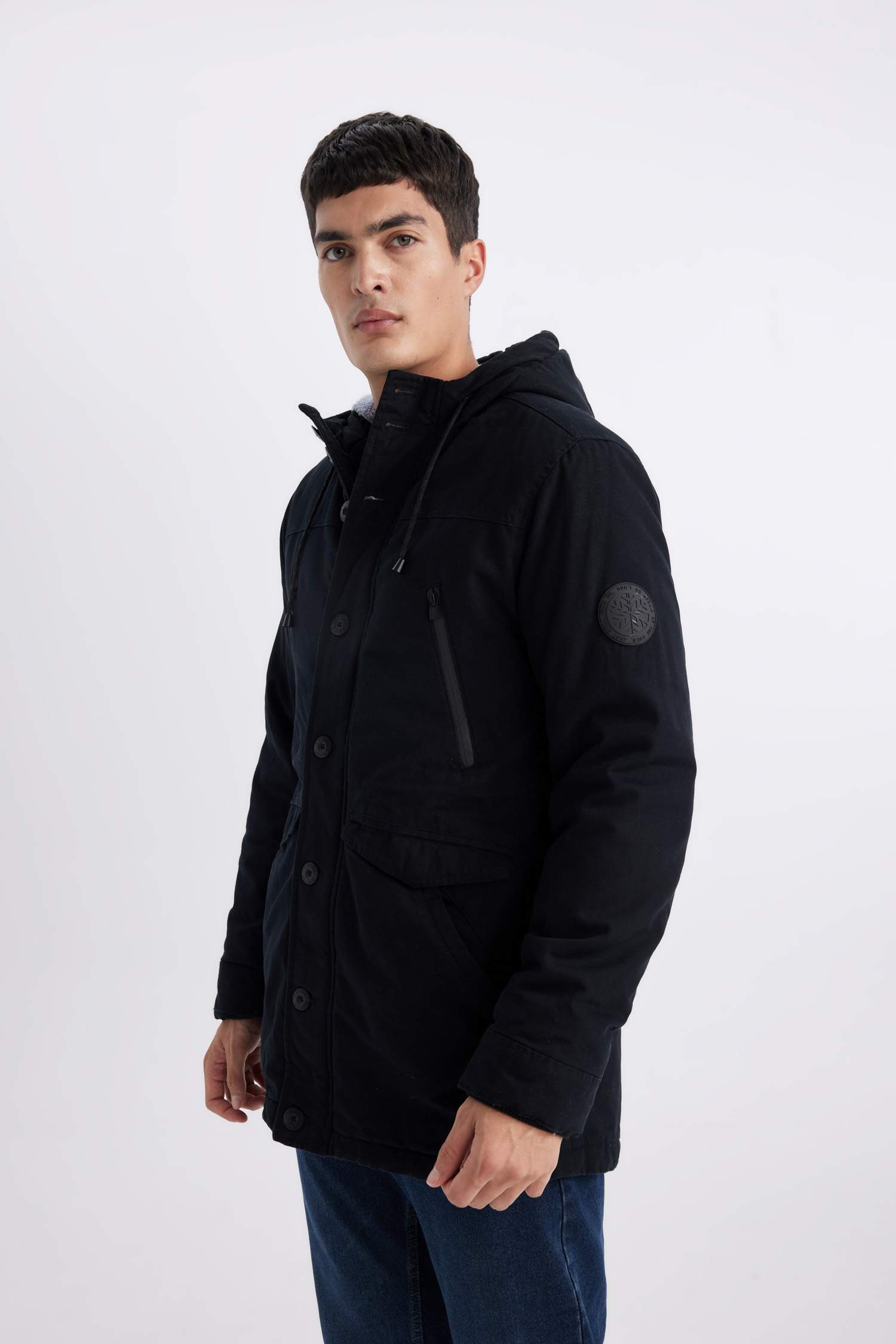 Slim Fit Dar Kesim Kapüşonlu Pelüş Astar Fermuarlı Çıtçı Kapamalı Cepli Mont Parka