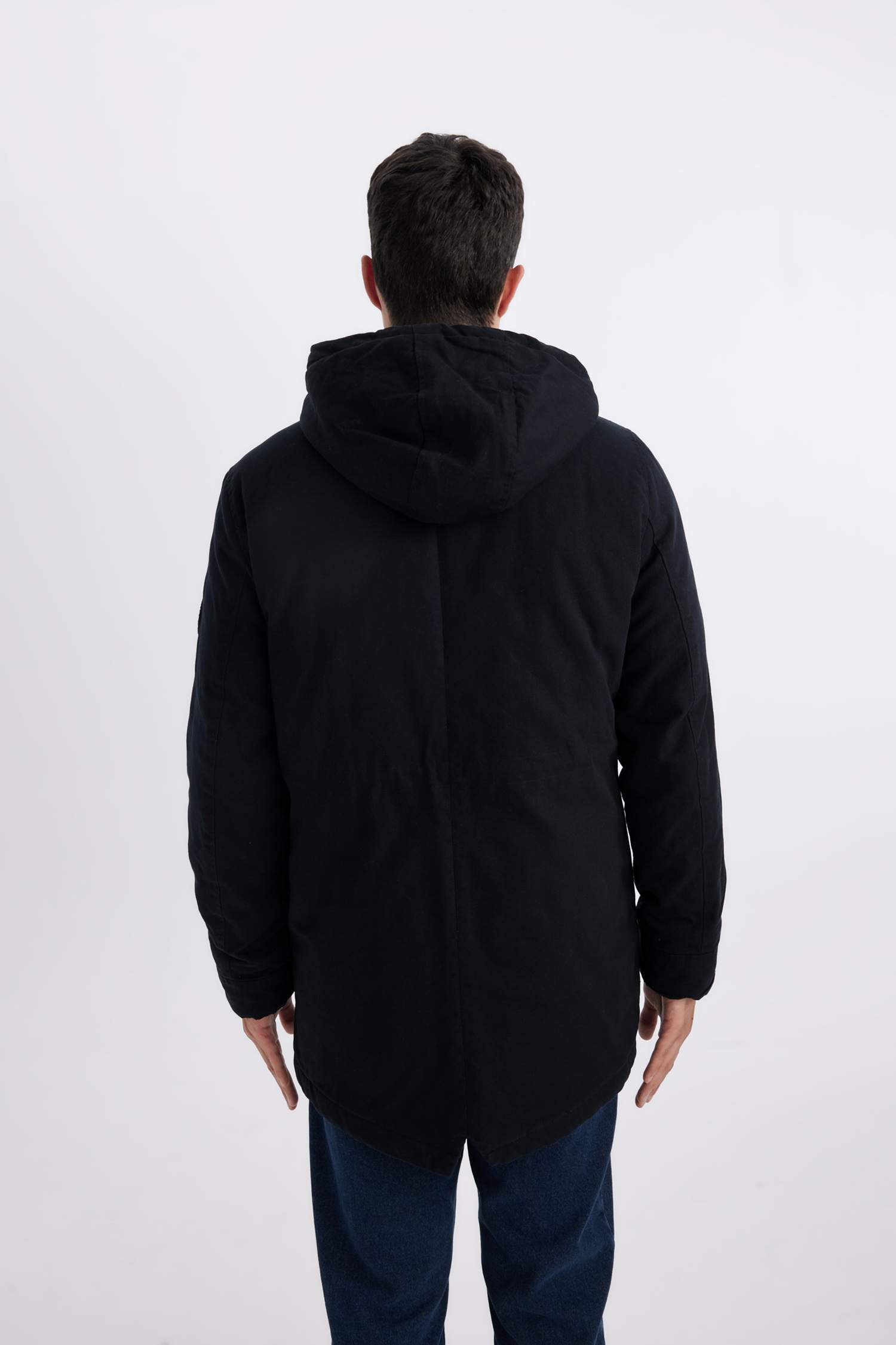 Slim Fit Dar Kesim Kapüşonlu Pelüş Astar Fermuarlı Çıtçı Kapamalı Cepli Mont Parka