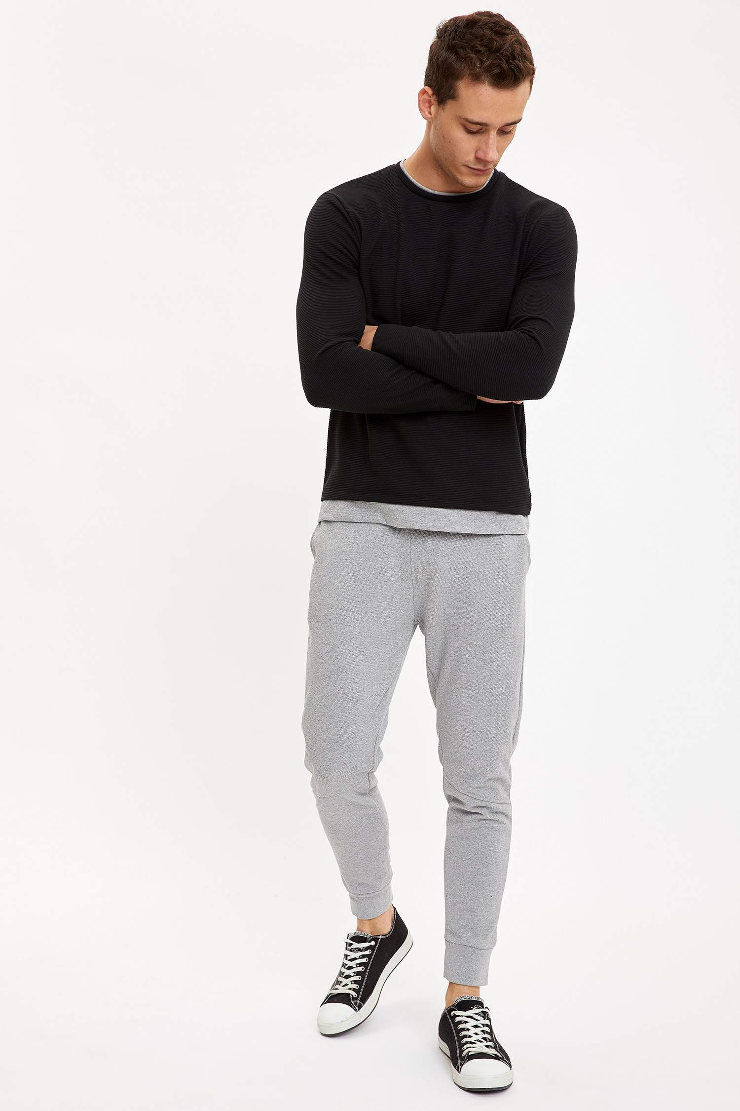 Black MAN Slim Fit Crew Neck Sweatshirt 1460357 DeFacto