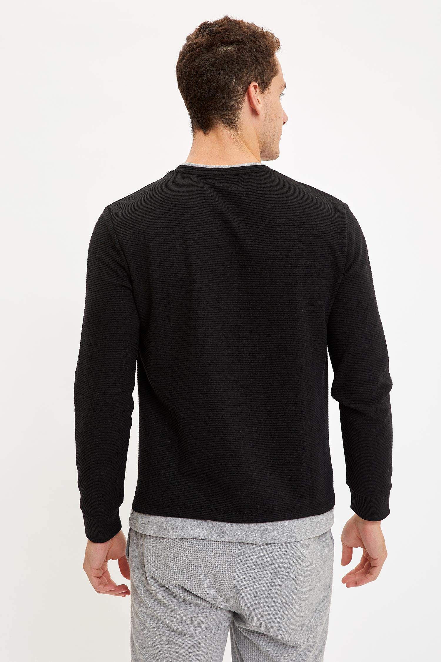 Black MAN Slim Fit Crew Neck Sweatshirt 1460357 DeFacto