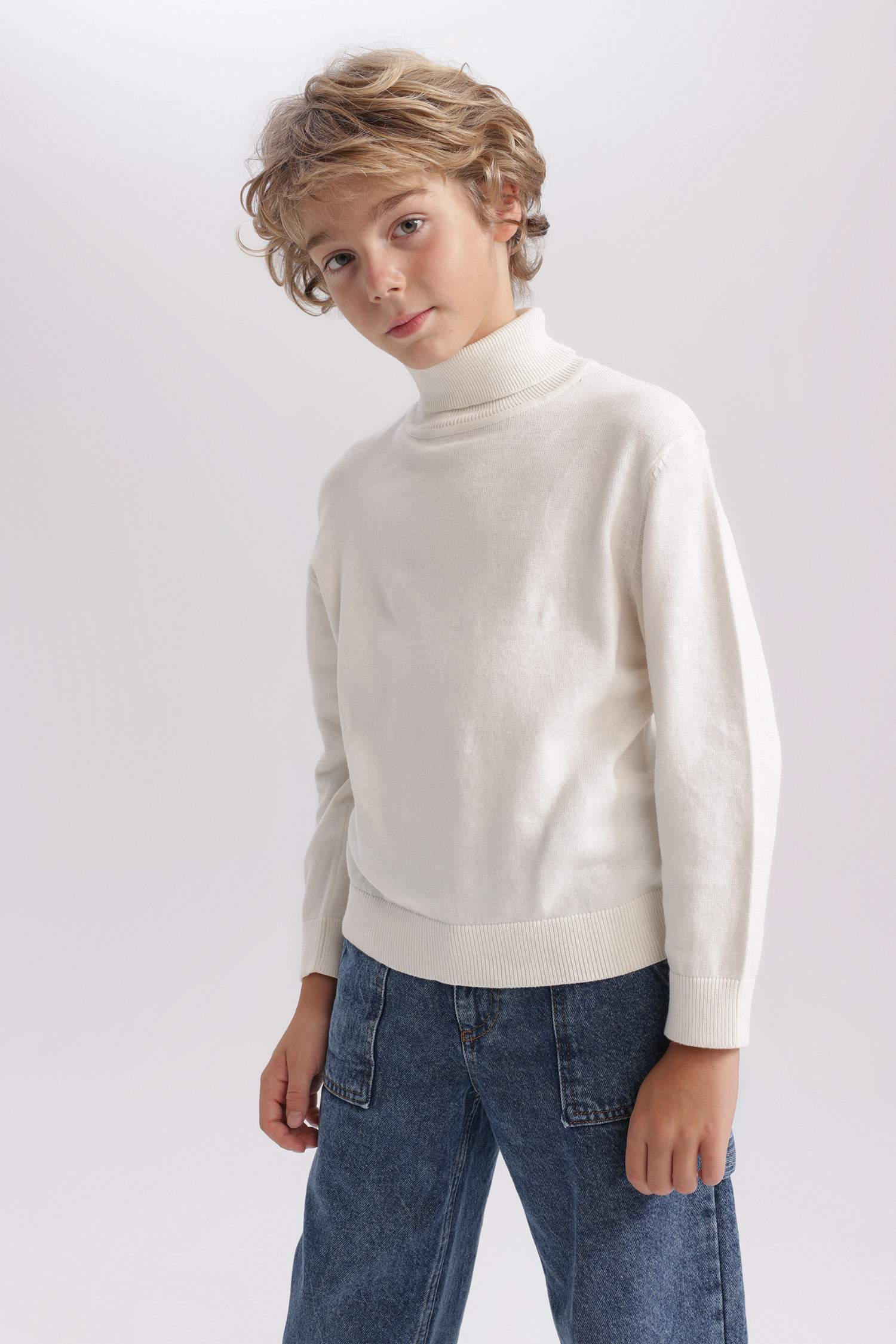 Водолазка приталенного кроя для мальчиков