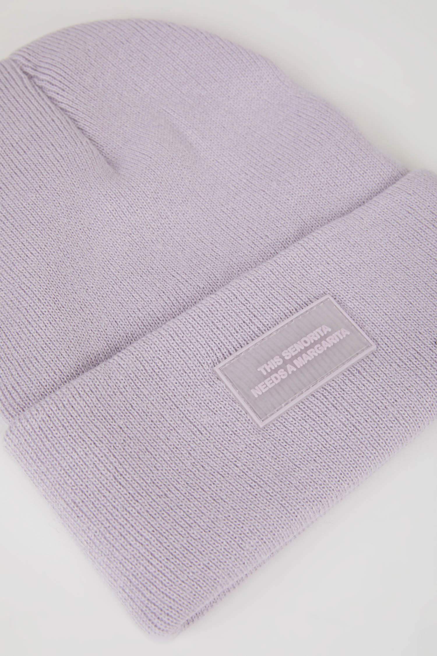 Шапка с принтом для женщин