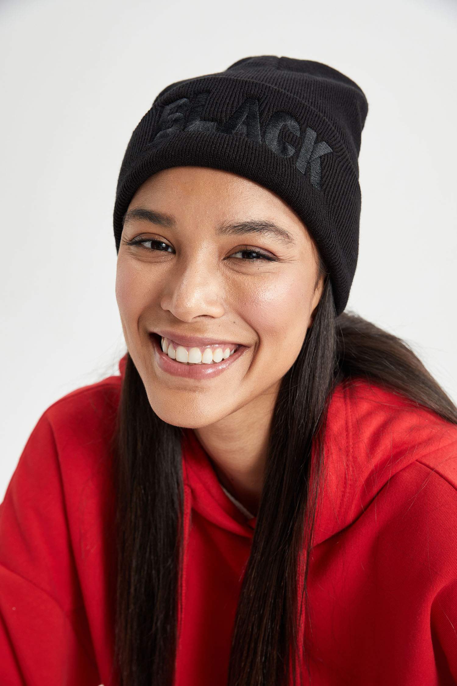 Шапка с патчем-слоганом