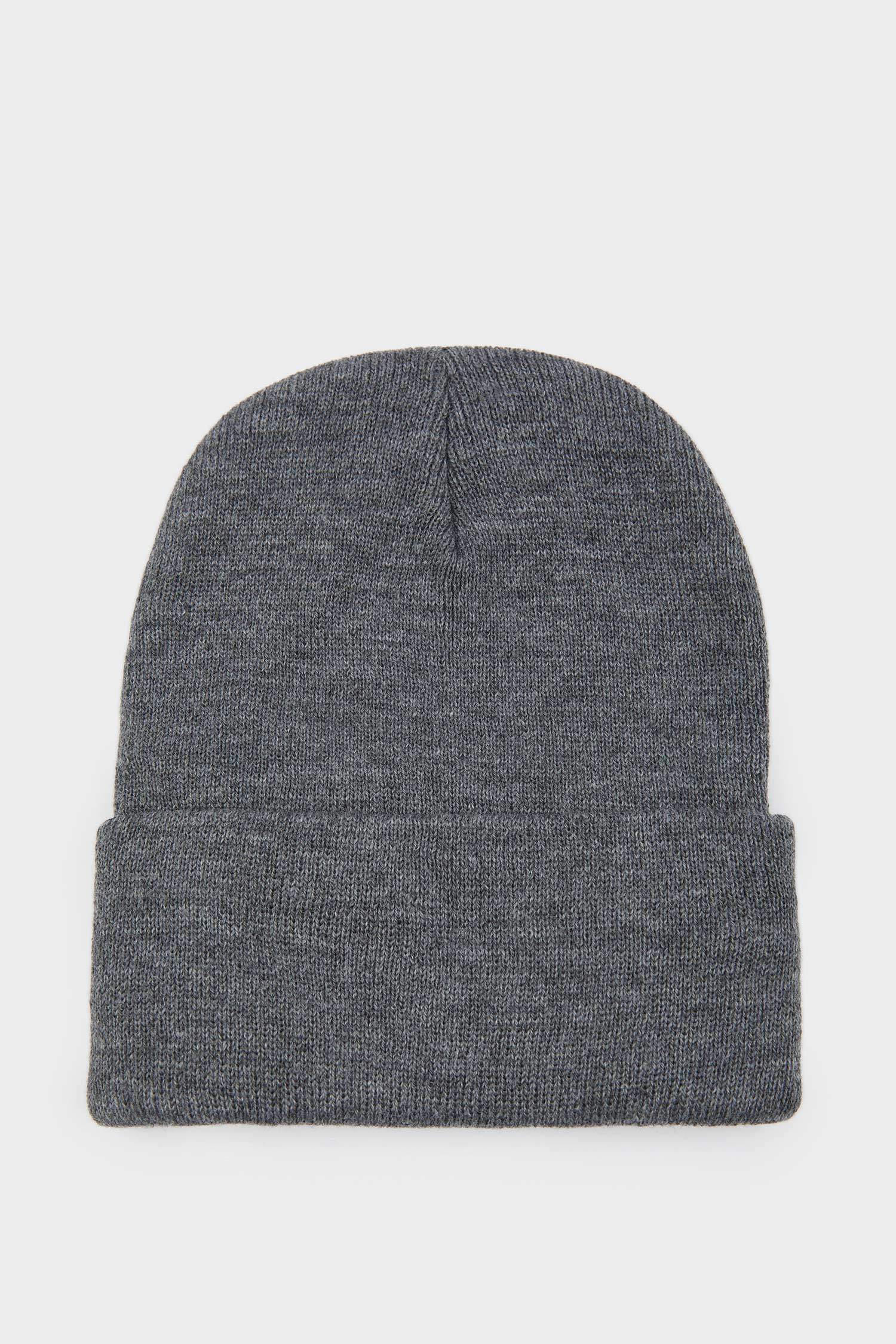 Зимняя женская шапка