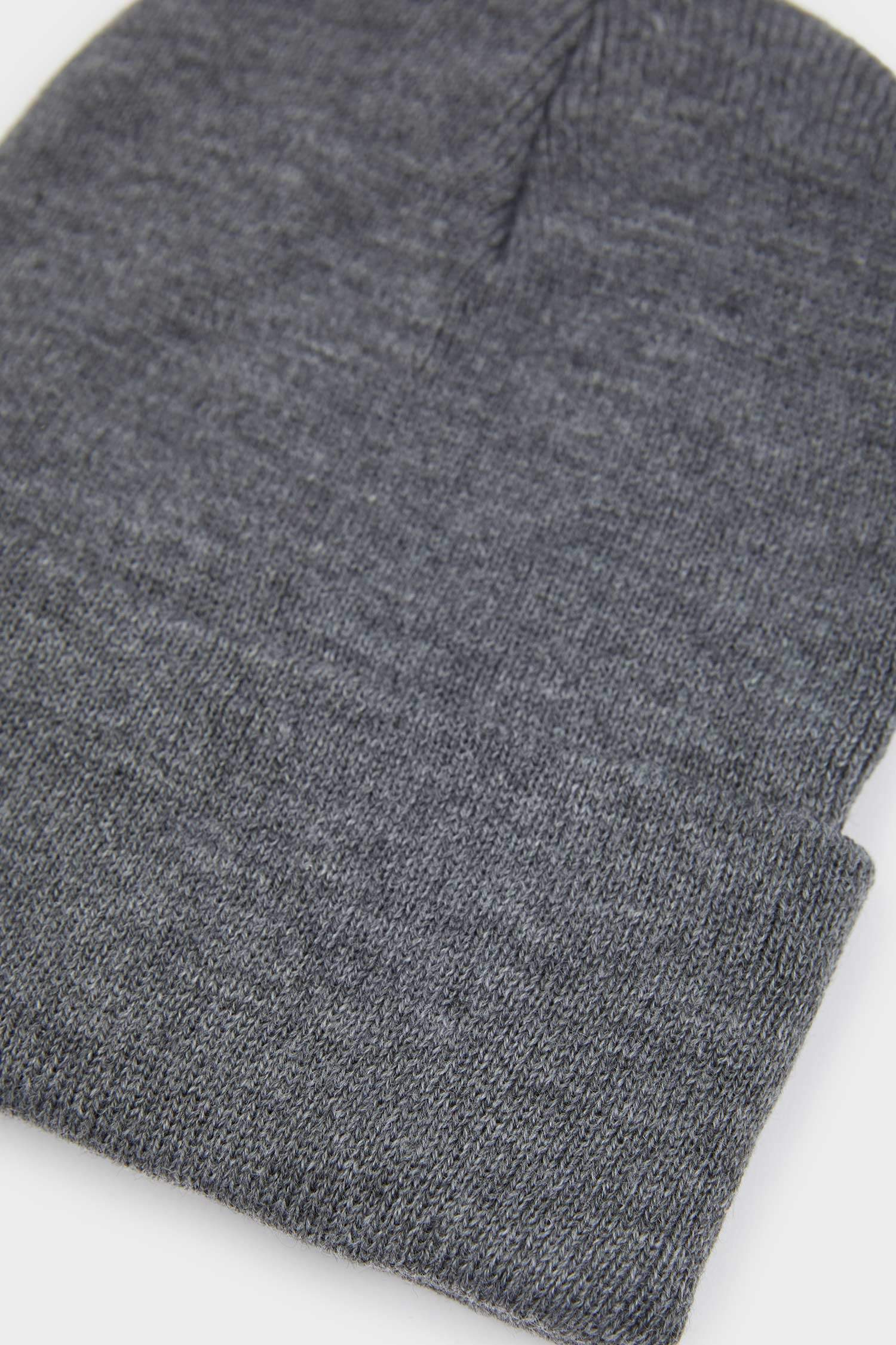 Зимняя женская шапка