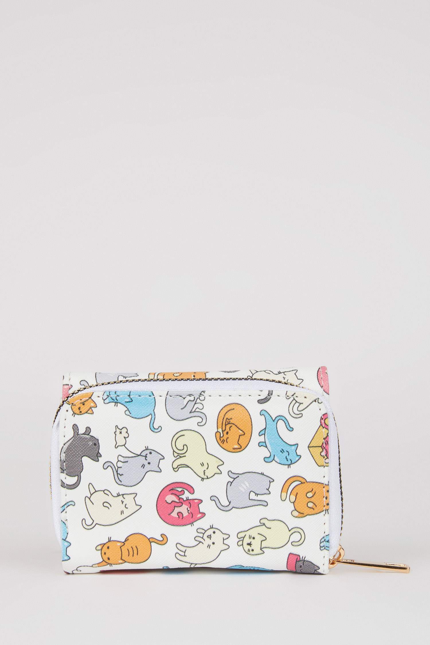 محفظة جلد صناعي نسائية منقوشة