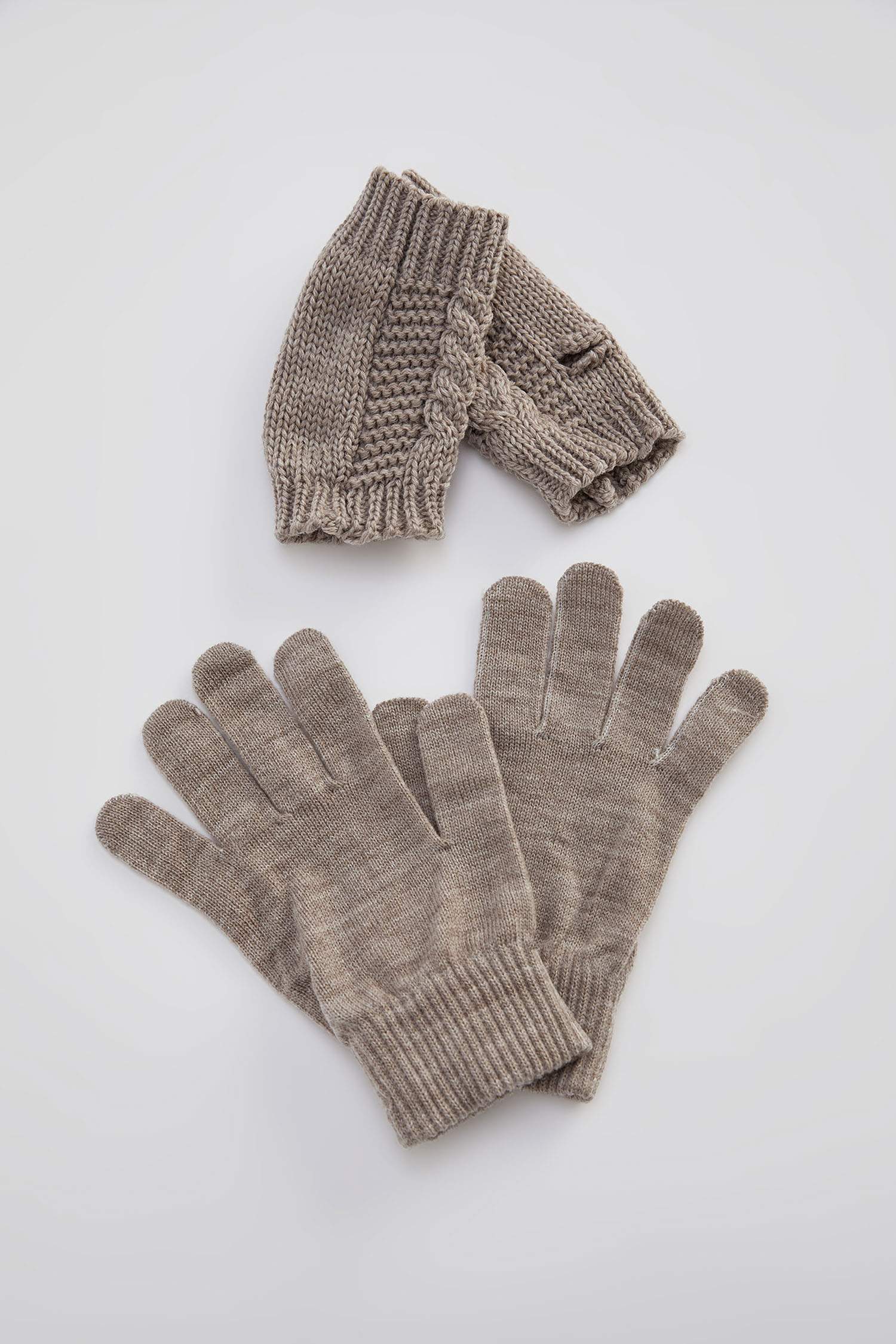 brown knit gloves