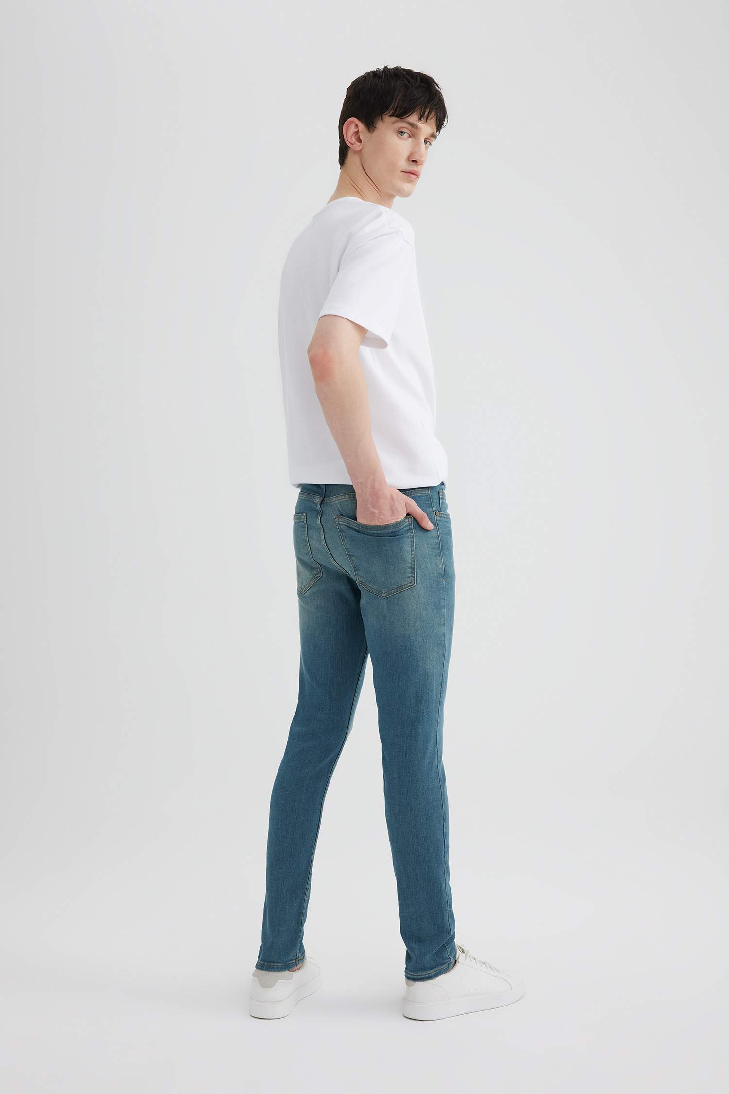 بنطرون جينز سوبر سكيني فيت بخصر عادي