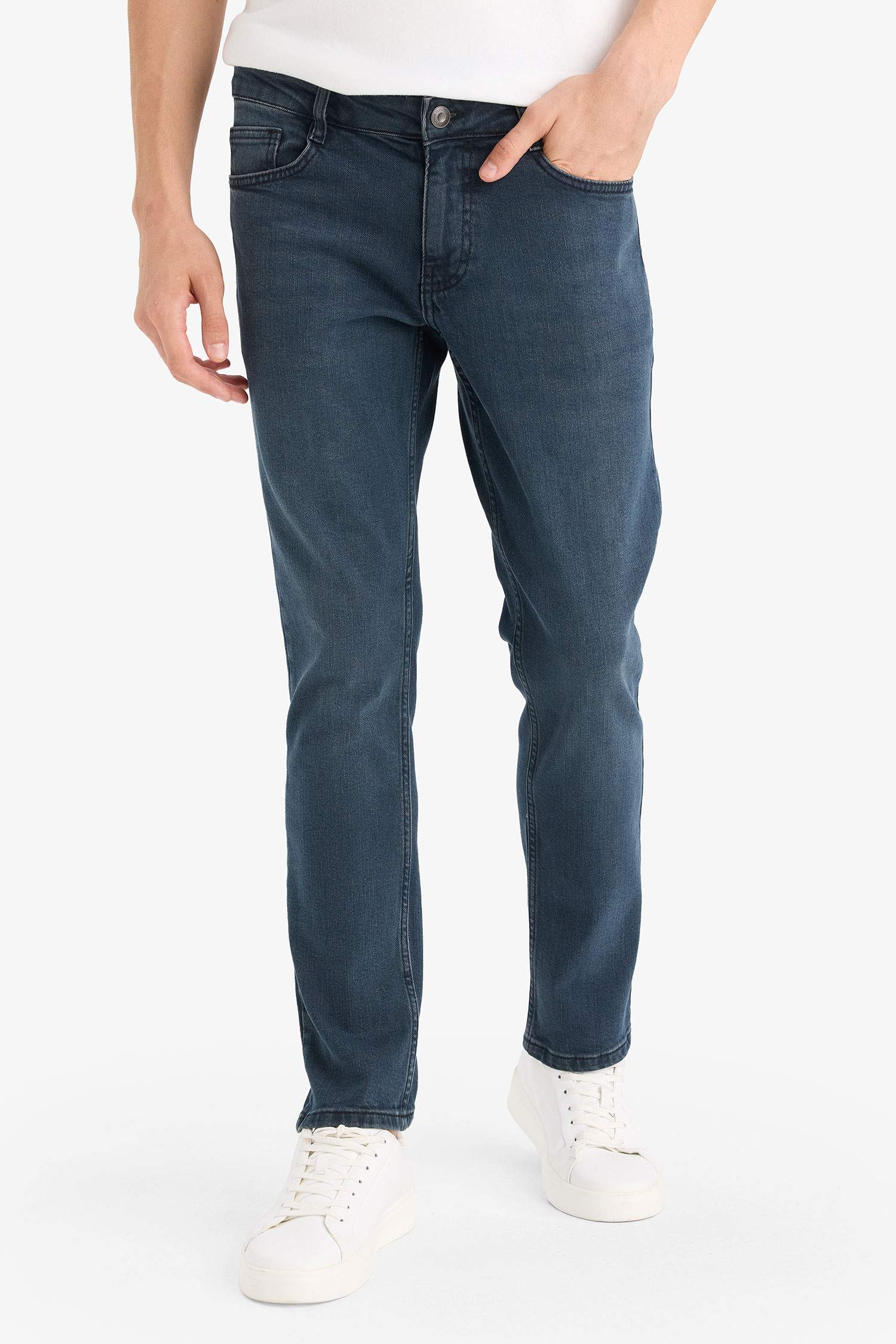 Jean taille normale jambe fuselée Coupe slim