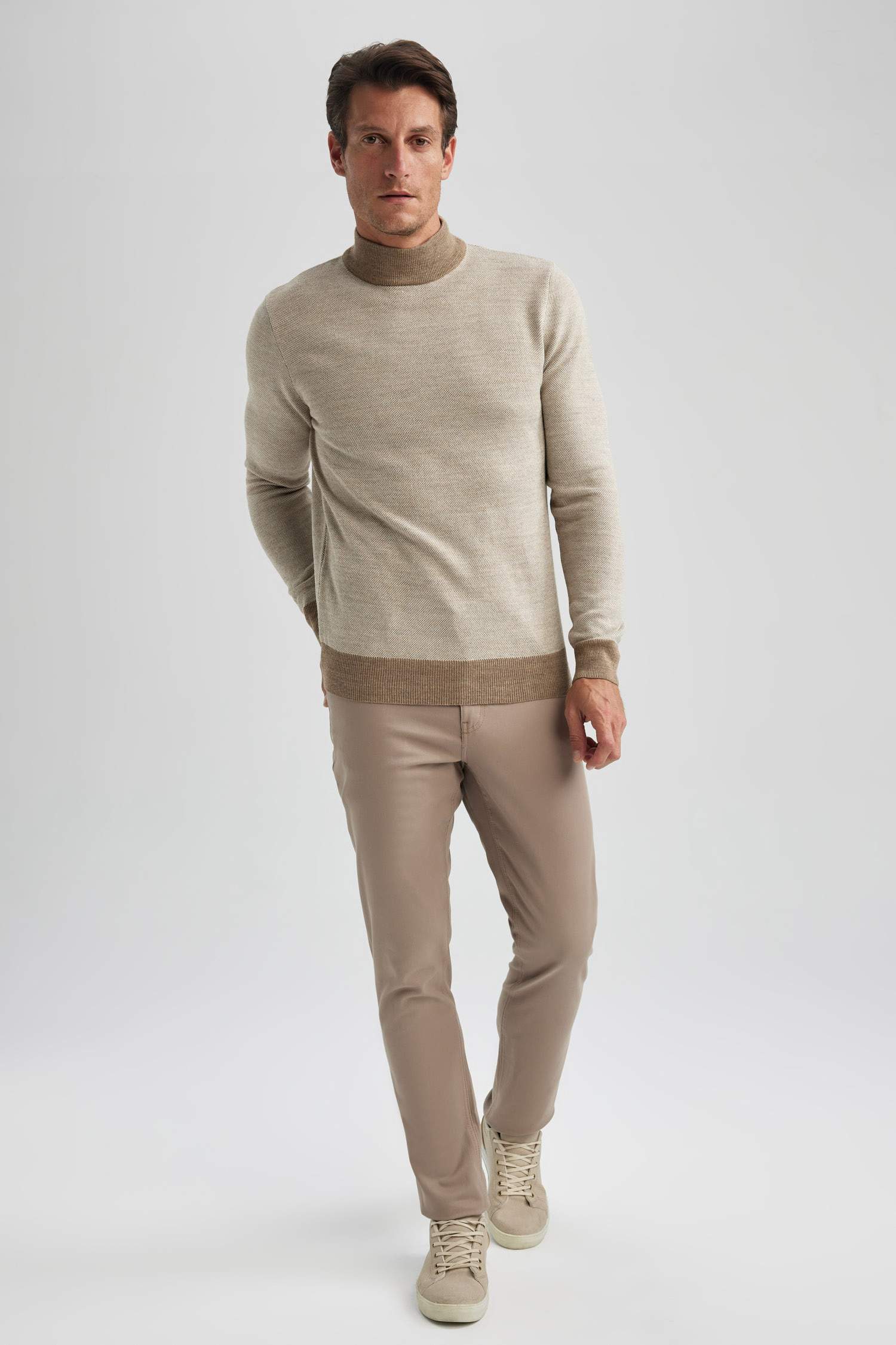 بلوفر تريكو بقصة عادية هاي كول