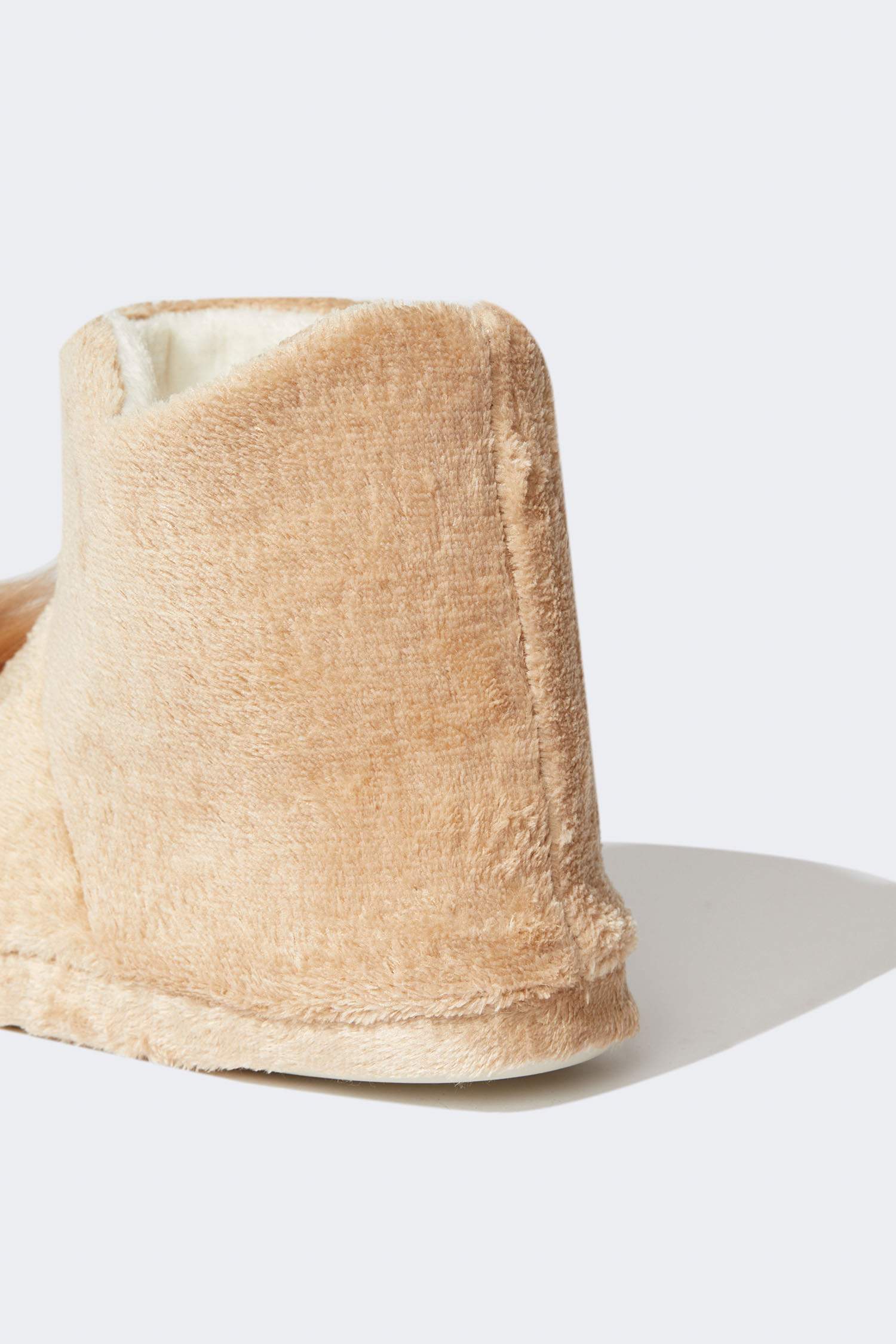 حذاء منزلي نسائي من القطيفة من Fall In Love