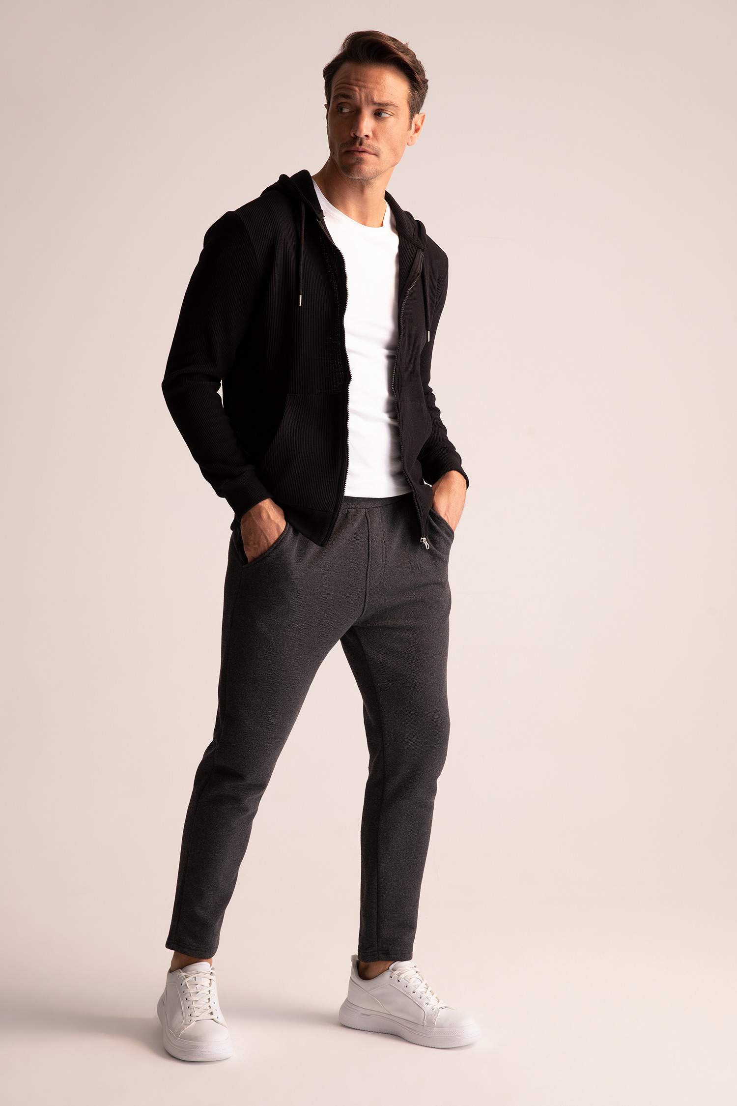 Anthracite MEN Slim Fit Sweatpants 2555099 | DeFacto