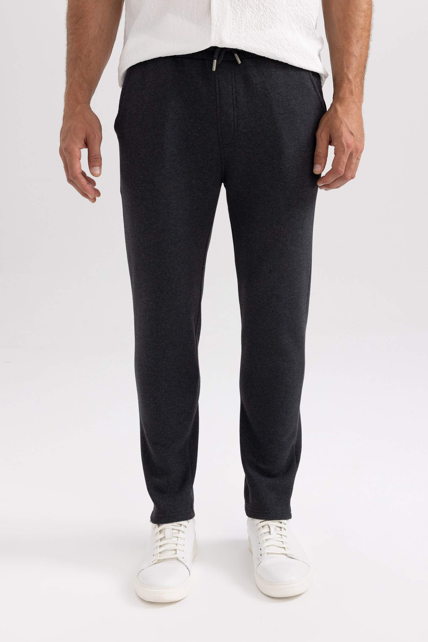 Anthracite MEN Slim Fit Sweatpants 2555099 DeFacto