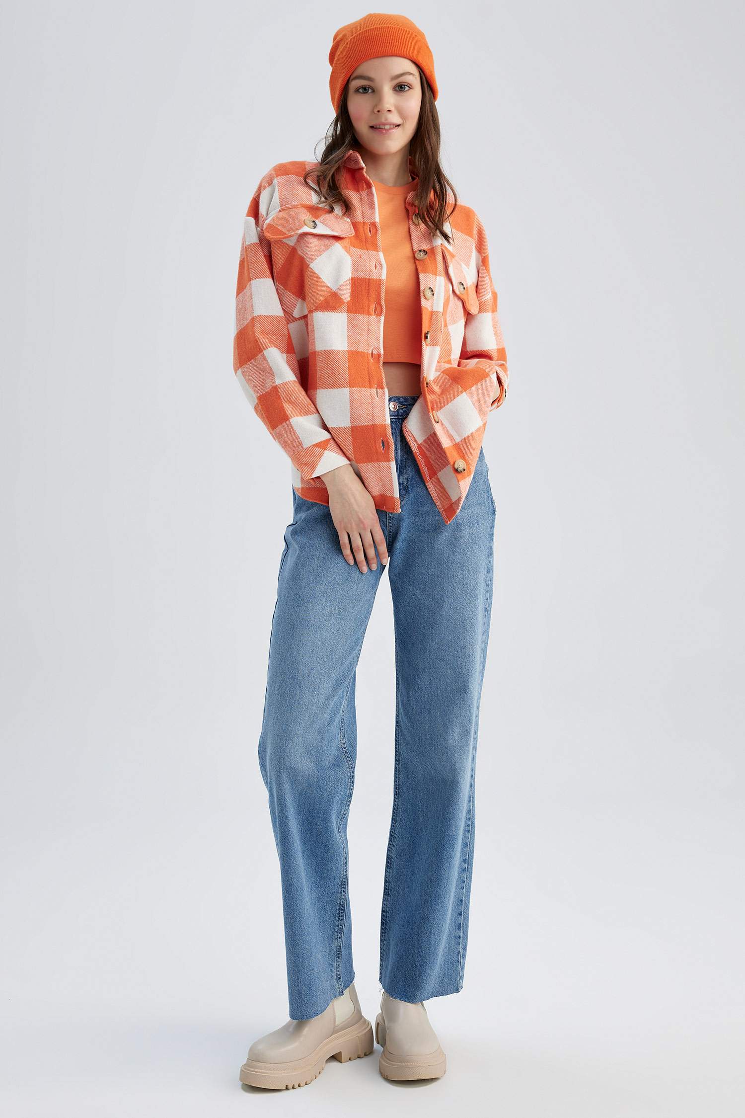 Рубашка в клекту свободного кроя с карманом