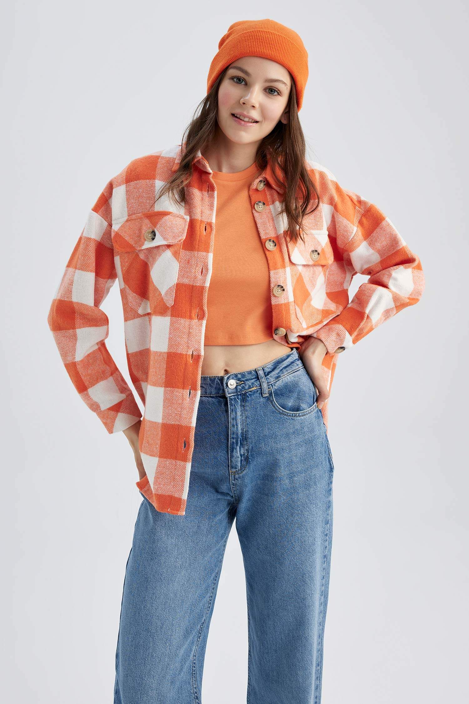 Рубашка в клекту свободного кроя с карманом