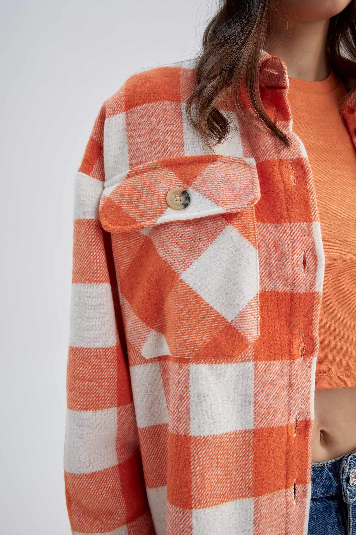 Рубашка в клекту свободного кроя с карманом