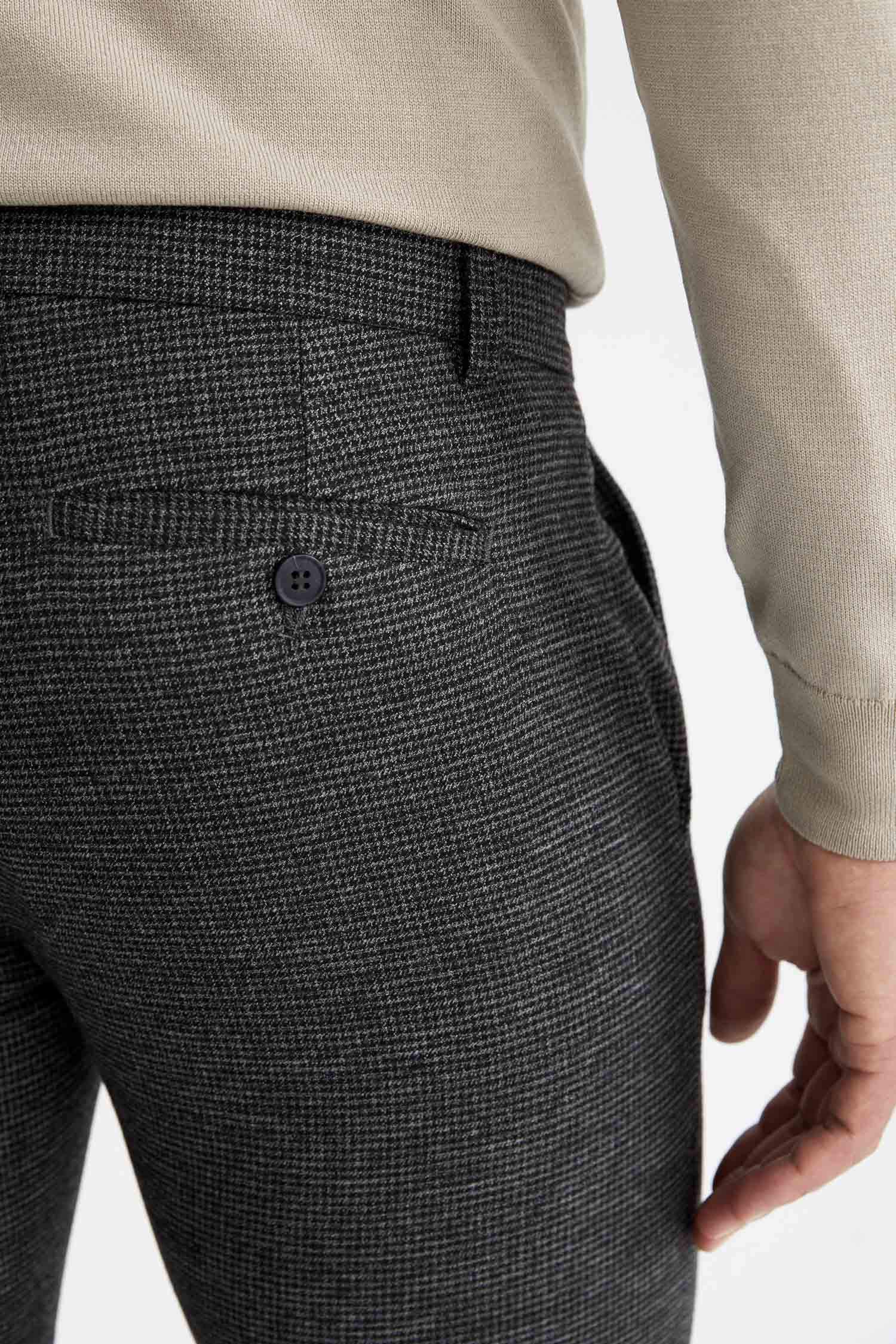 سروال تشينو بقصة عادية