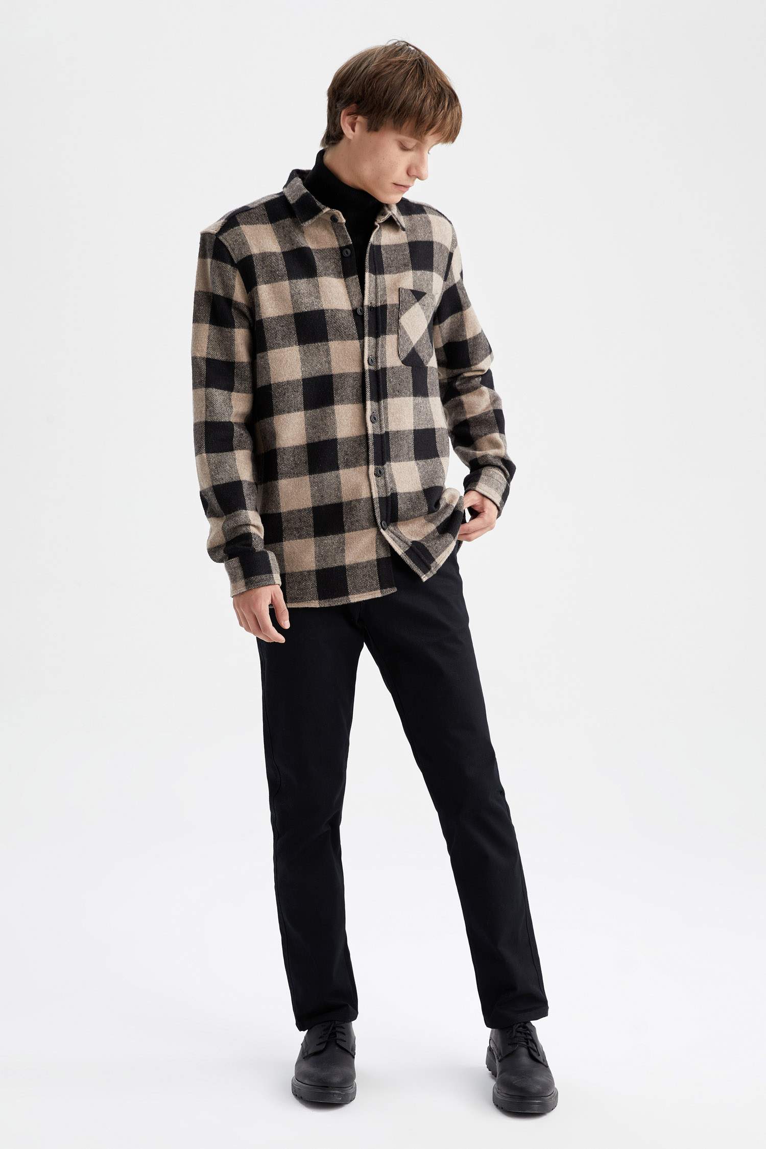 قميص كاروهات بقصة عادية