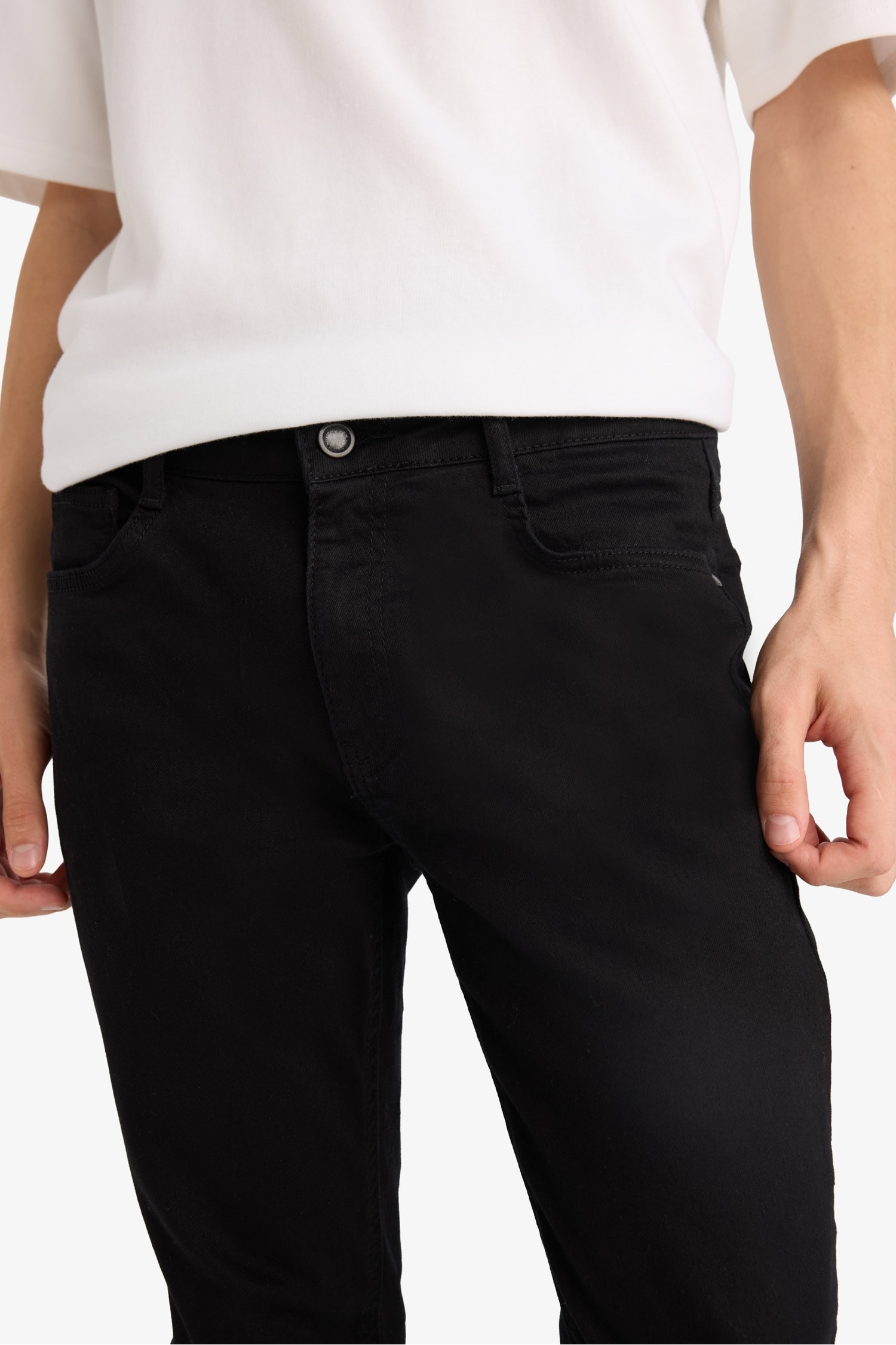 سروال جينز جينز بيدرو سليم فيت بساق ضيق