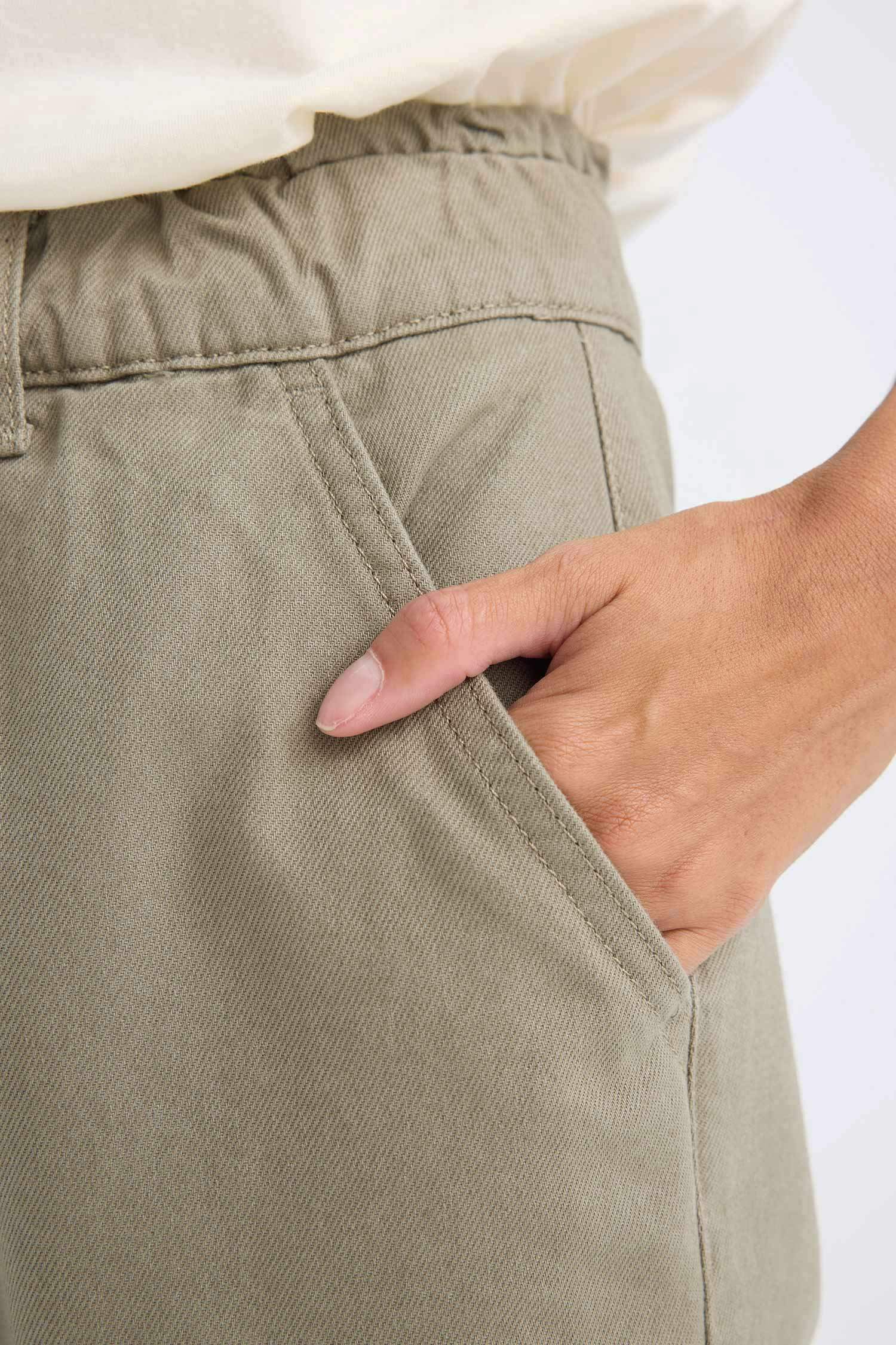 Paperbag Fit With Pockets Gabardine Trousers